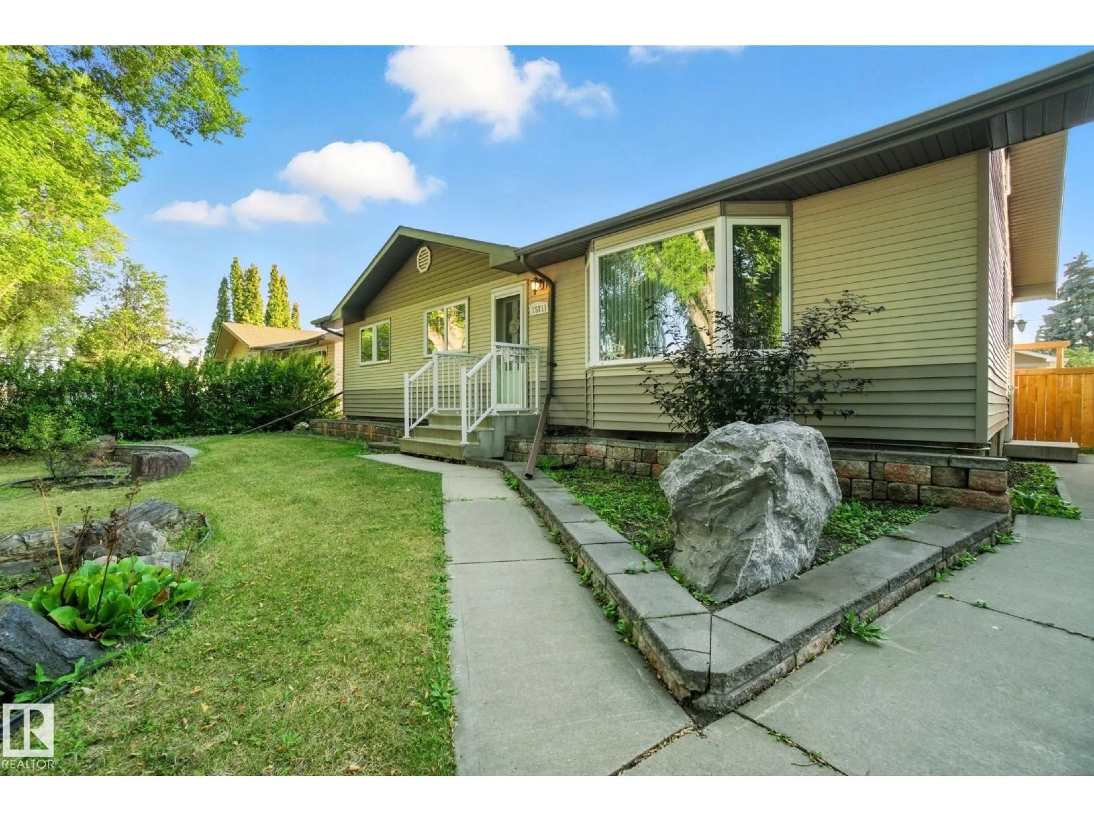 Unknown for 15711 89 AV, Edmonton Alberta T5R4R4