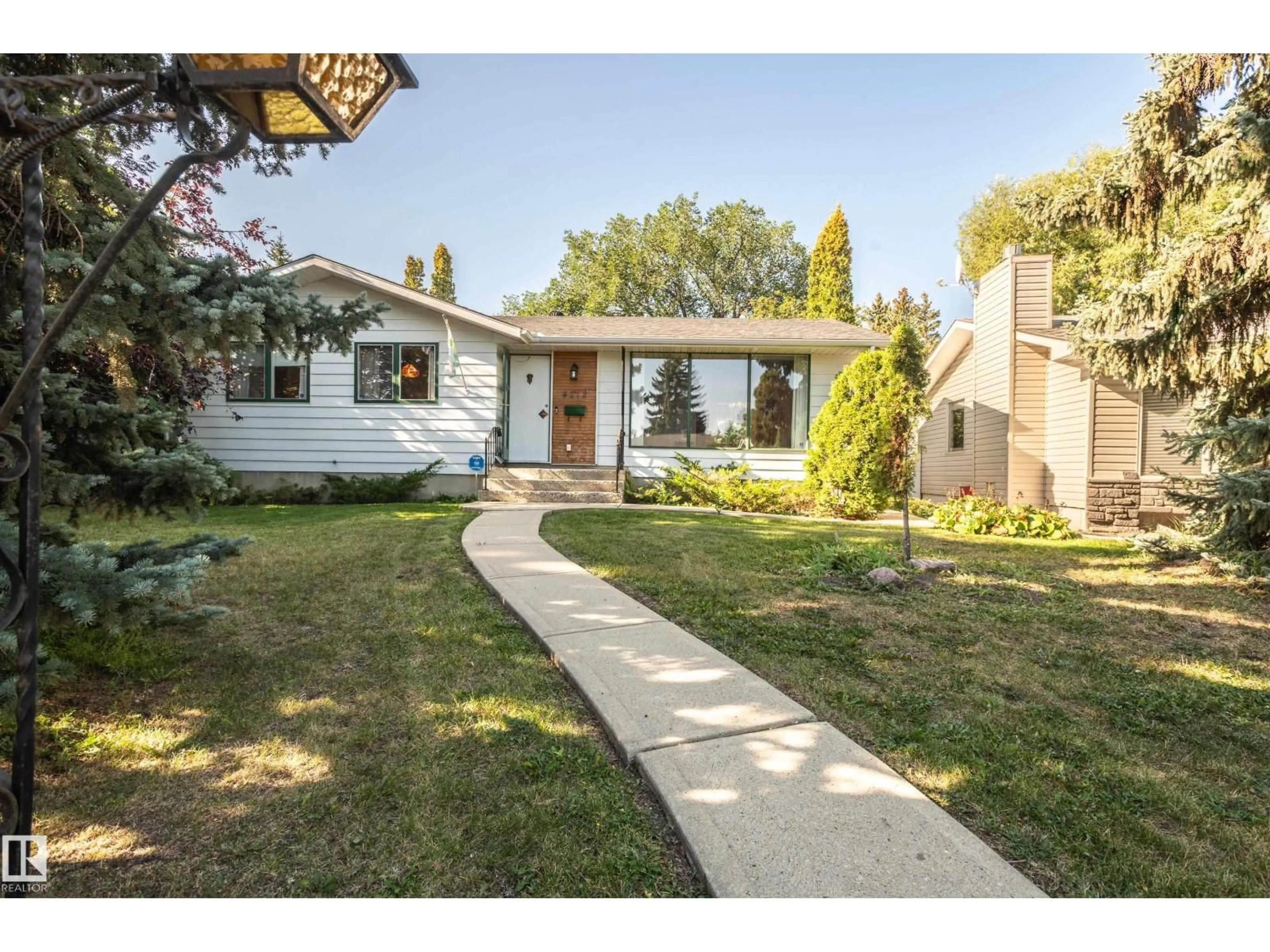Unknown for NW - 4212 122 ST, Edmonton Alberta T6J1Z4