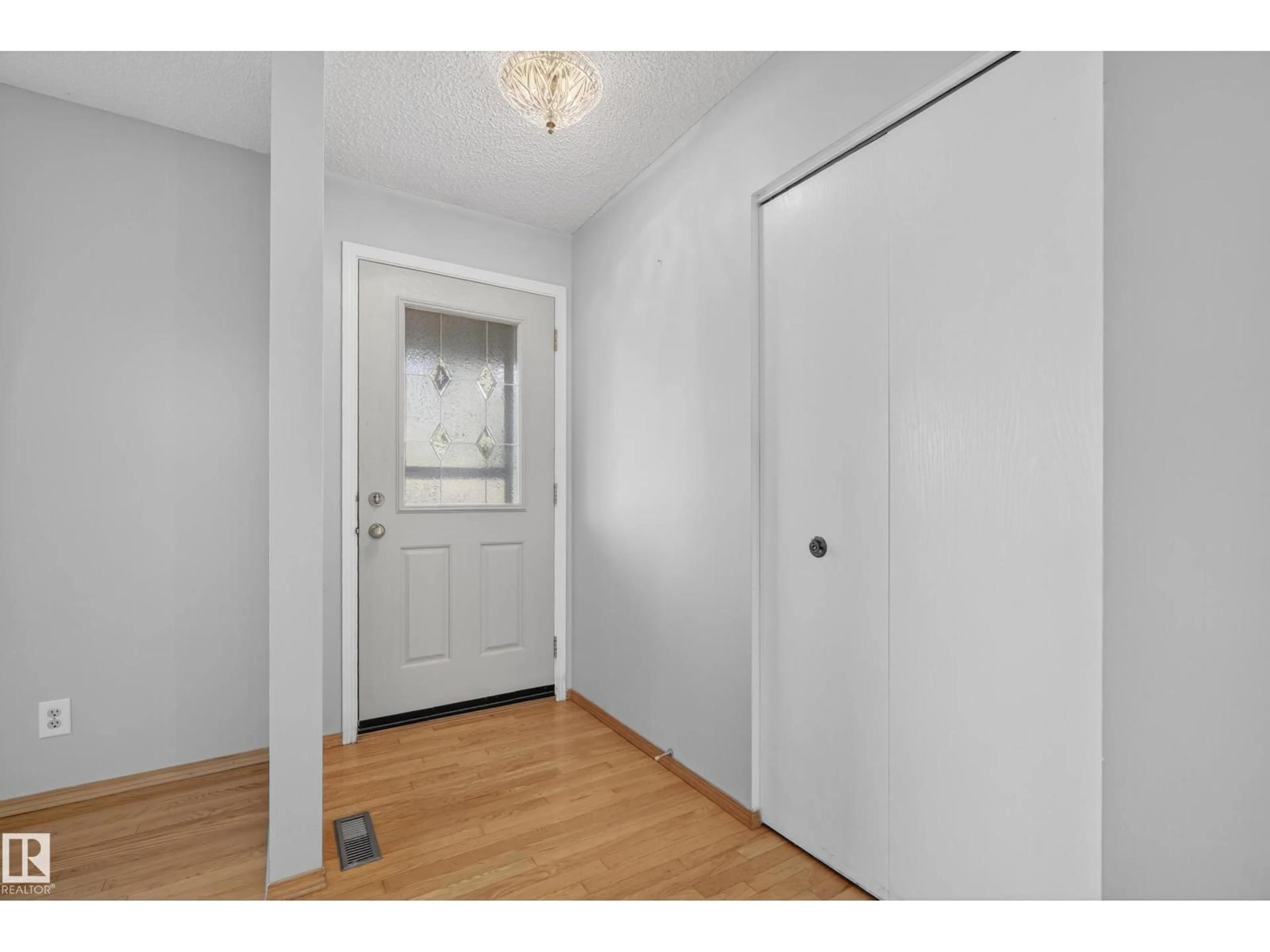 Indoor entryway for 5359 50 AV, Bon Accord Alberta T0A0K0