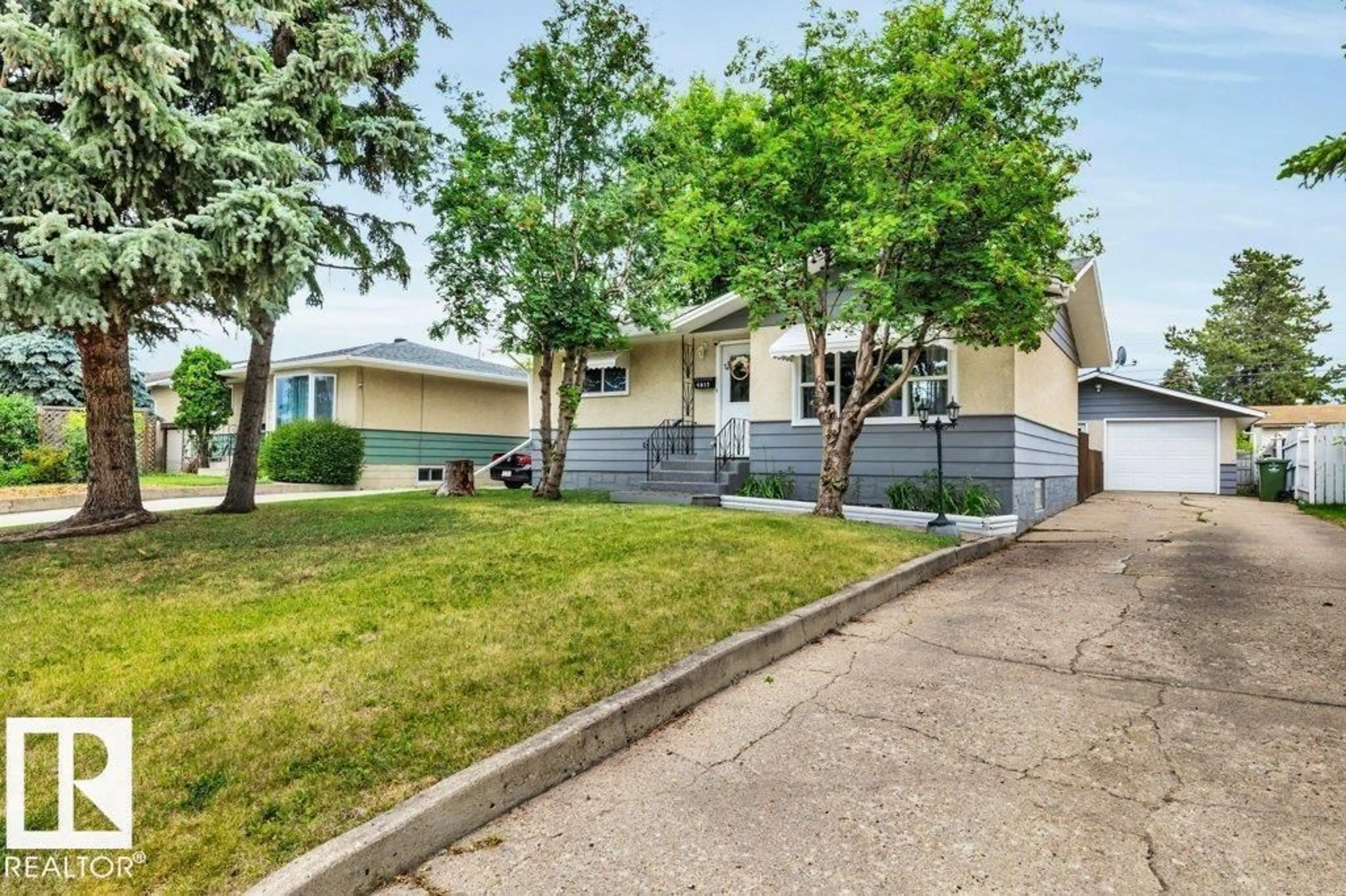 Home with vinyl exterior material, street for 4017 52, Wetaskiwin Alberta T9A1N1
