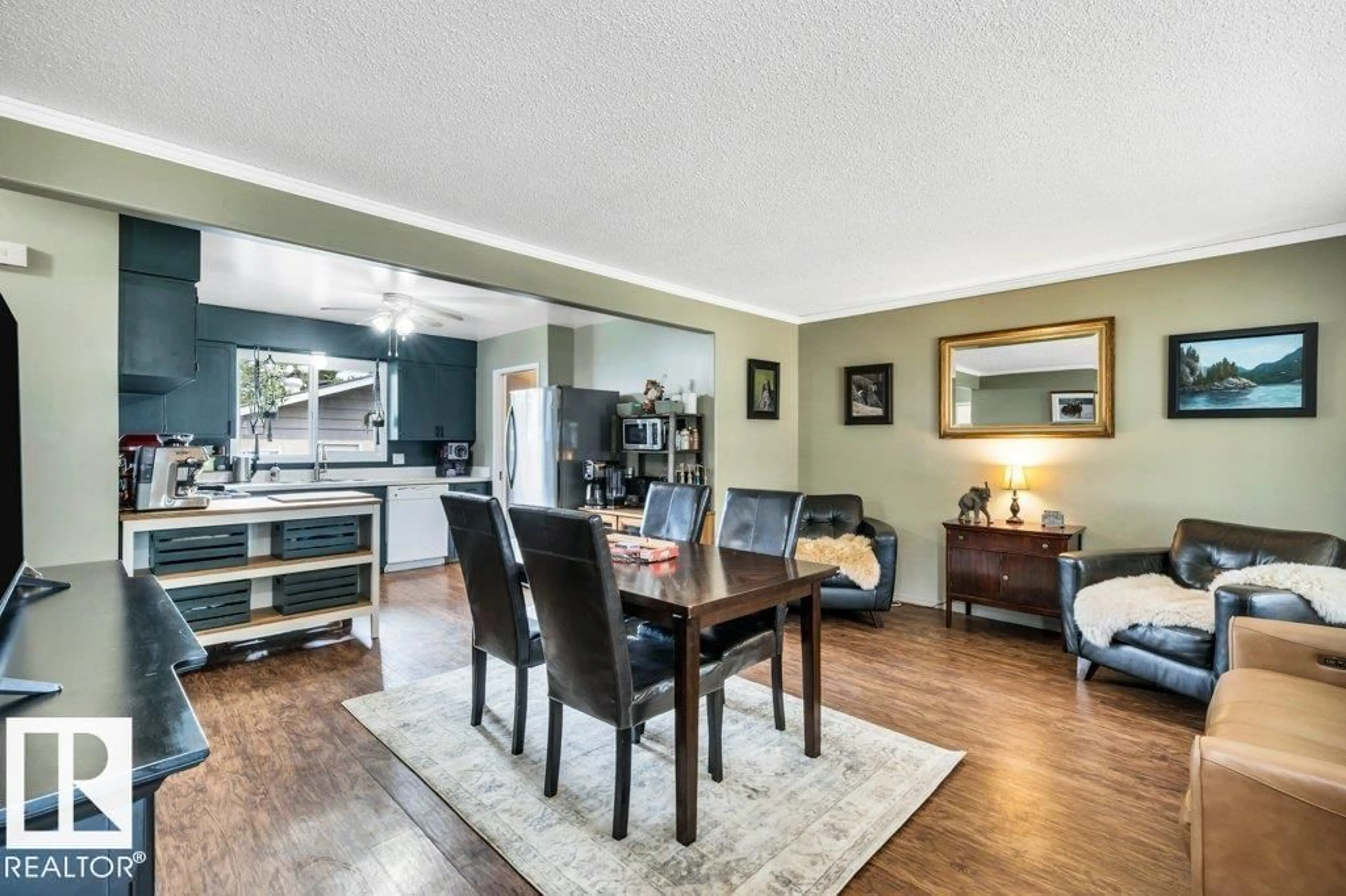 Dining room, wood/laminate floor for 4017 52, Wetaskiwin Alberta T9A1N1
