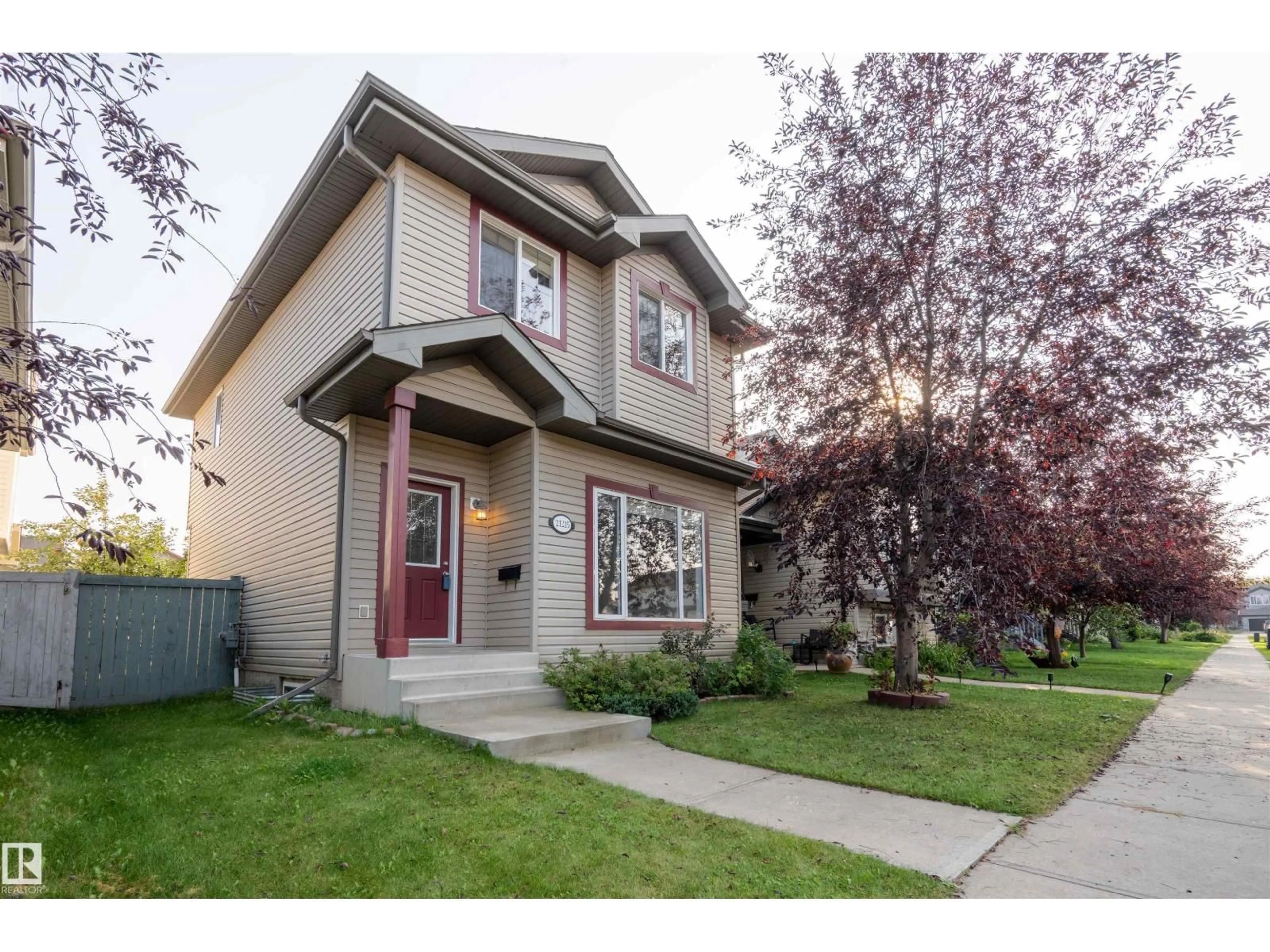 Home with vinyl exterior material, street for NW - 21215 59 AVE, Edmonton Alberta T6M0H5