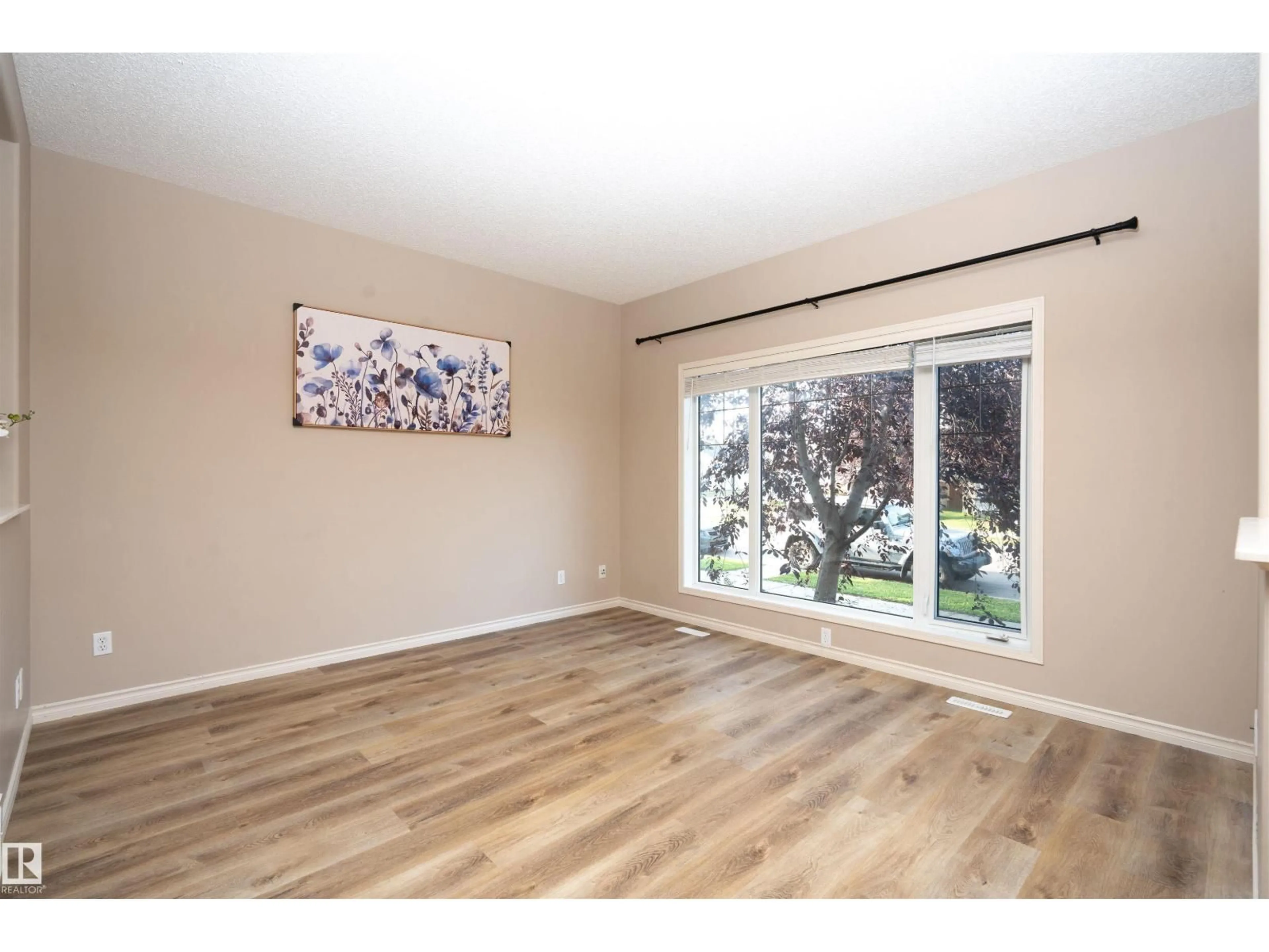 A pic of a room for NW - 21215 59 AVE, Edmonton Alberta T6M0H5