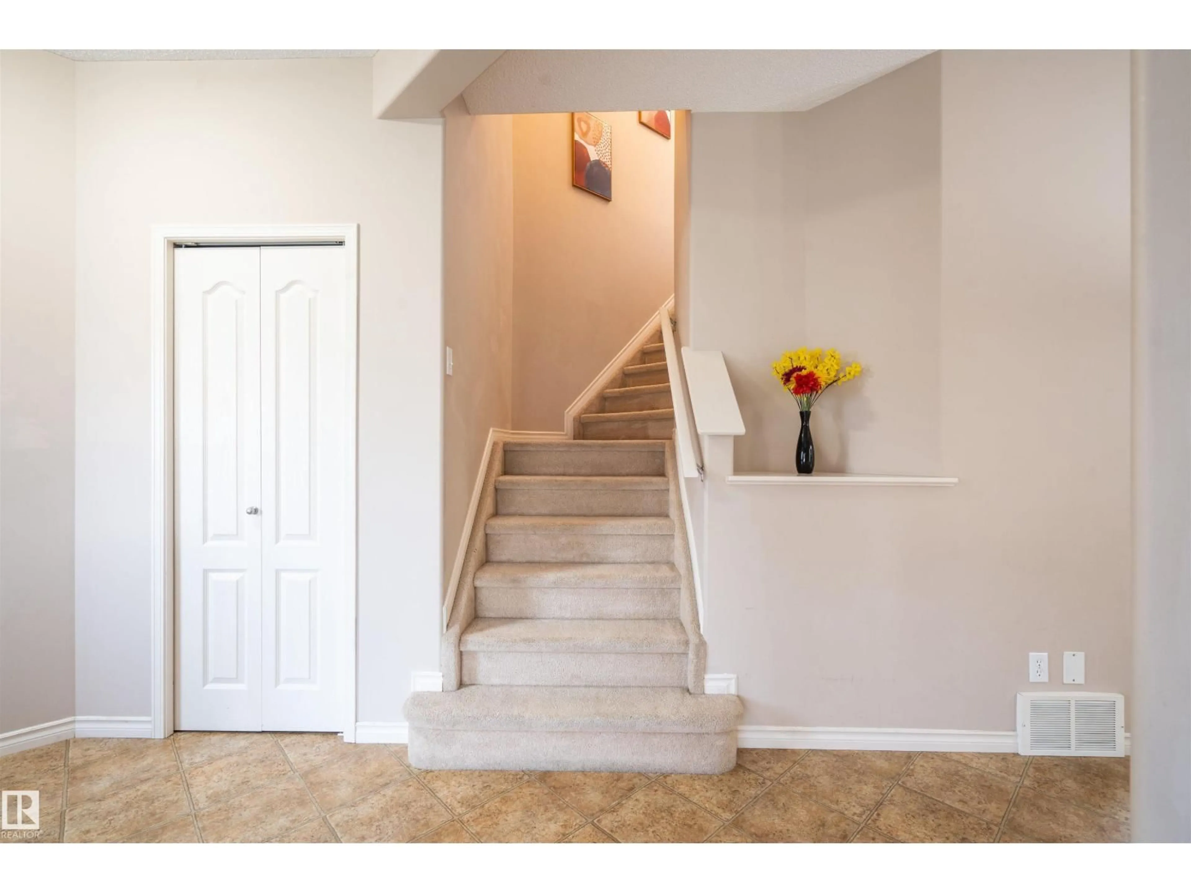 Indoor entryway for NW - 21215 59 AVE, Edmonton Alberta T6M0H5