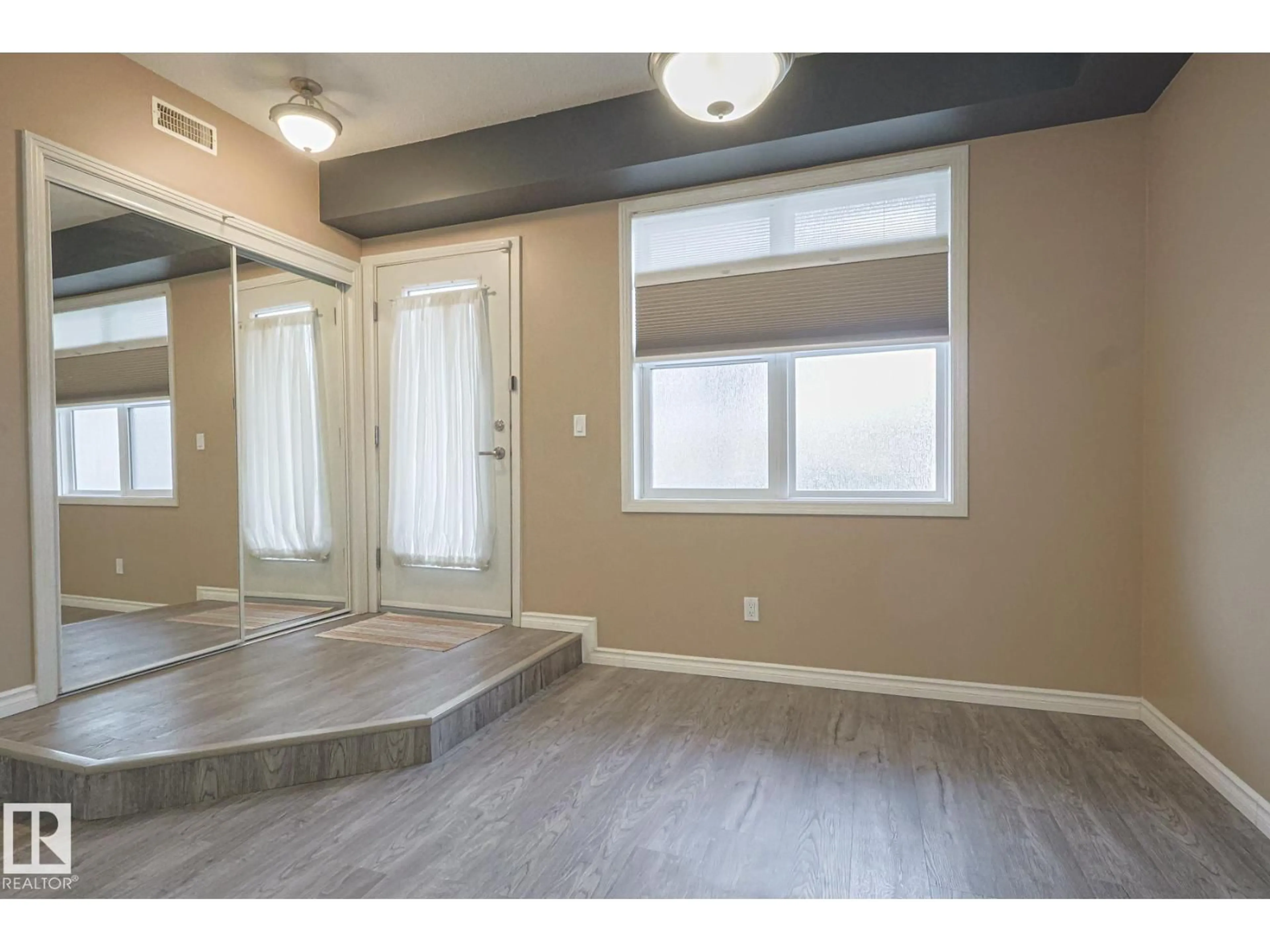 Indoor entryway for #113 - 9507 101 AV, Edmonton Alberta T5H4R1
