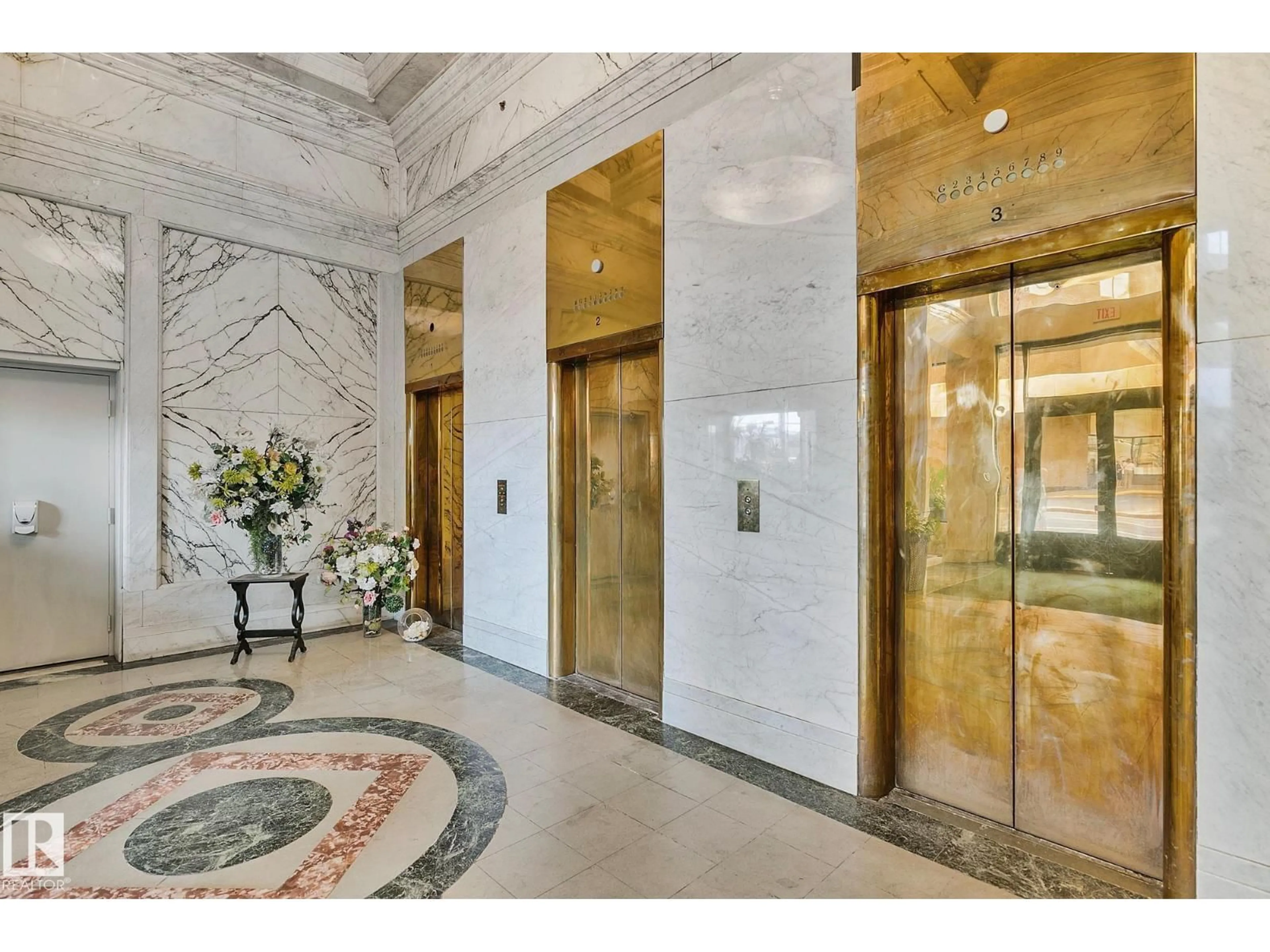 Indoor foyer for NW - 910 10134 100 ST, Edmonton Alberta T5J0N8