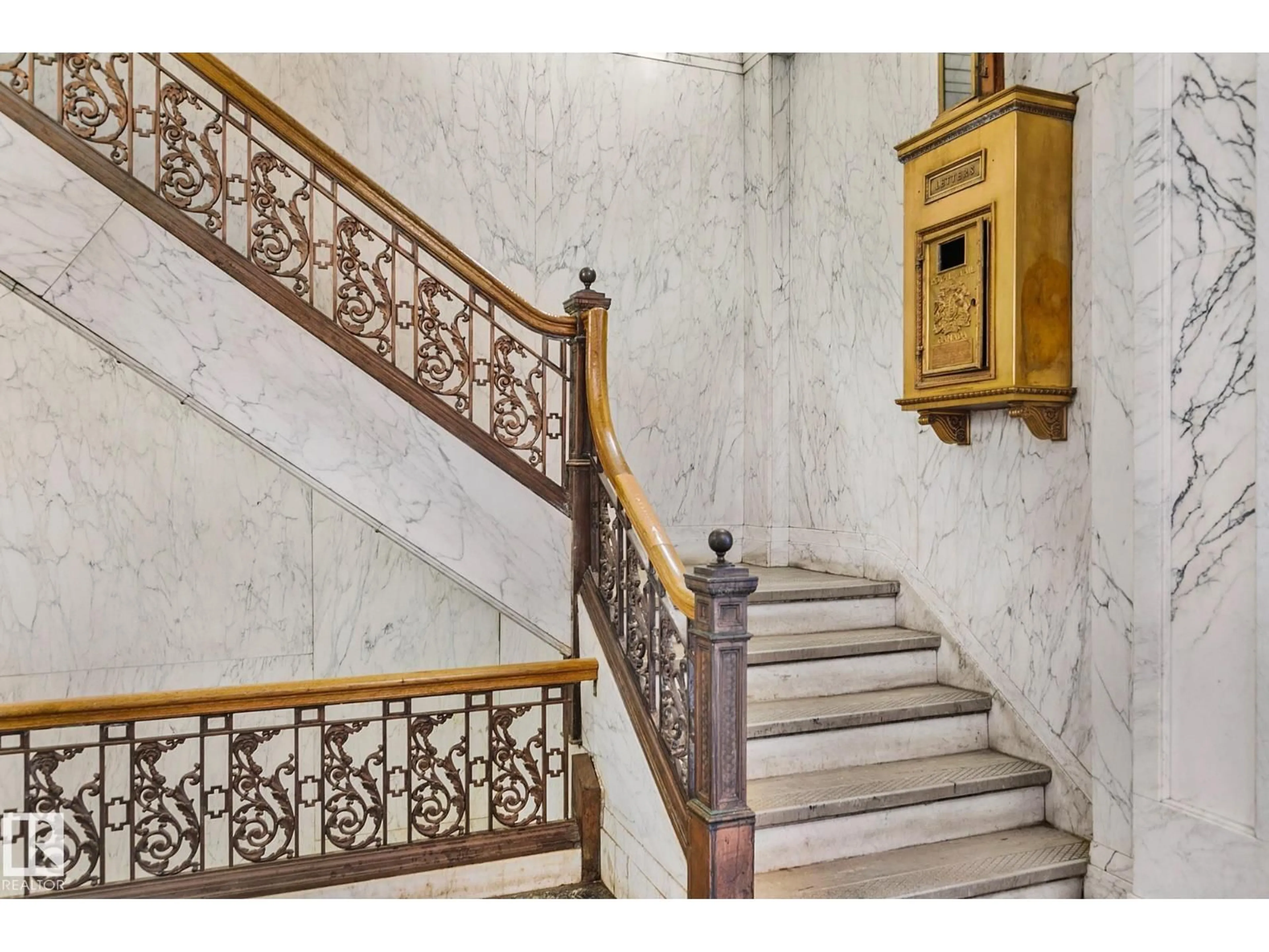 Stairs for NW - 910 10134 100 ST, Edmonton Alberta T5J0N8