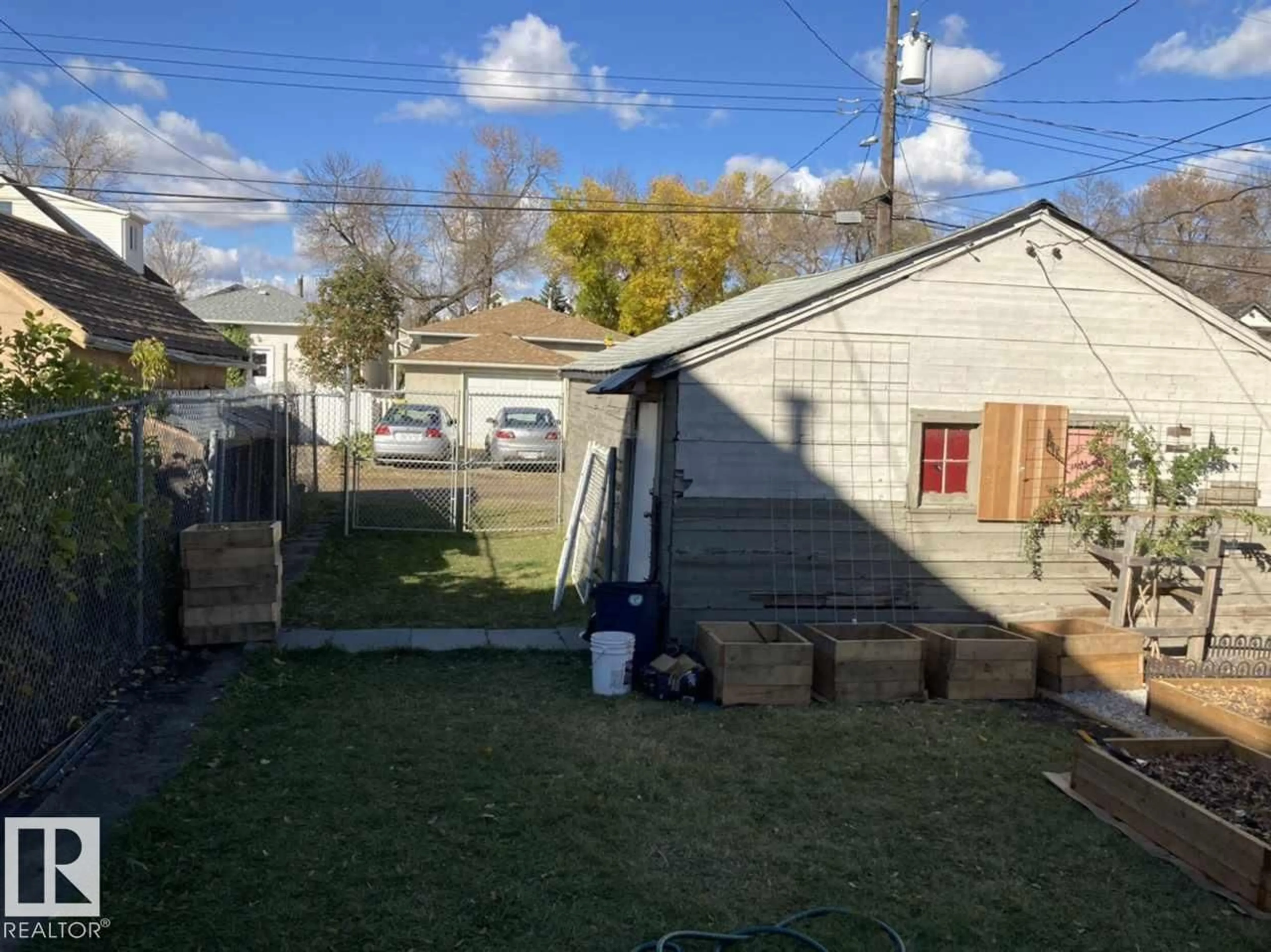 Shed for 9332 106A AV, Edmonton Alberta T5H0S7
