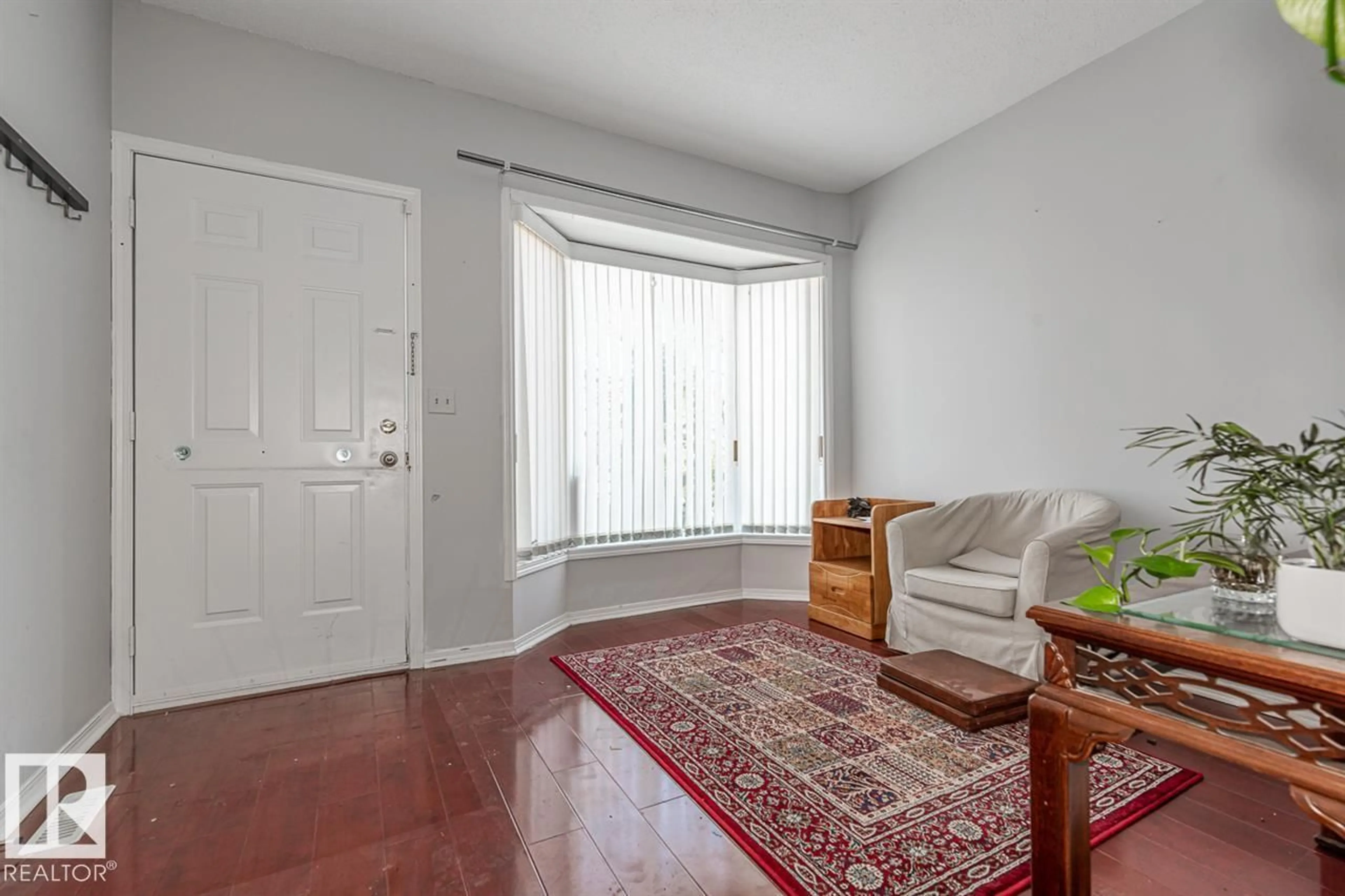 Indoor entryway for 9332 106A AV, Edmonton Alberta T5H0S7
