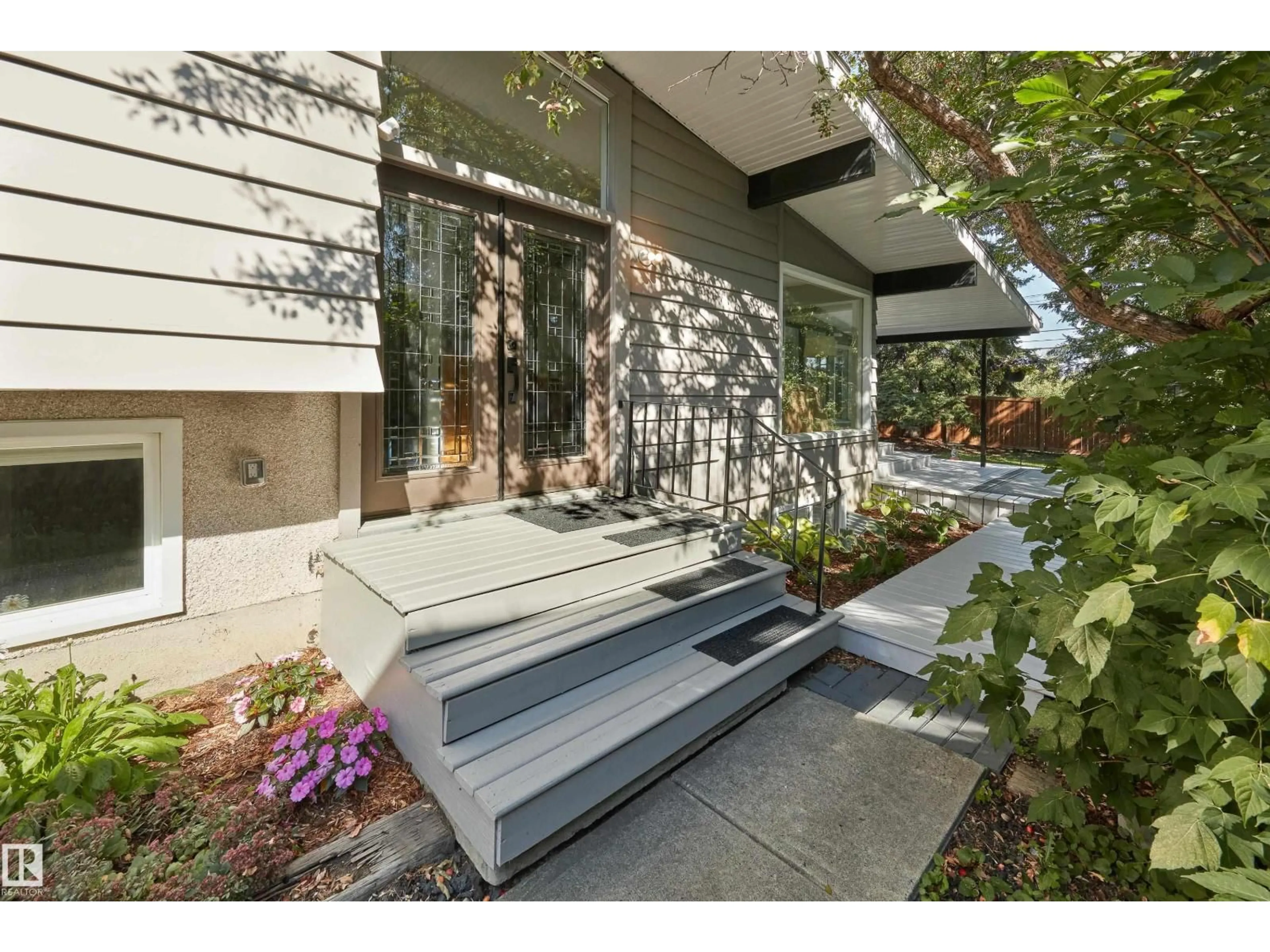 Unknown for 4063 ASPEN DR, Edmonton Alberta T6J2A7