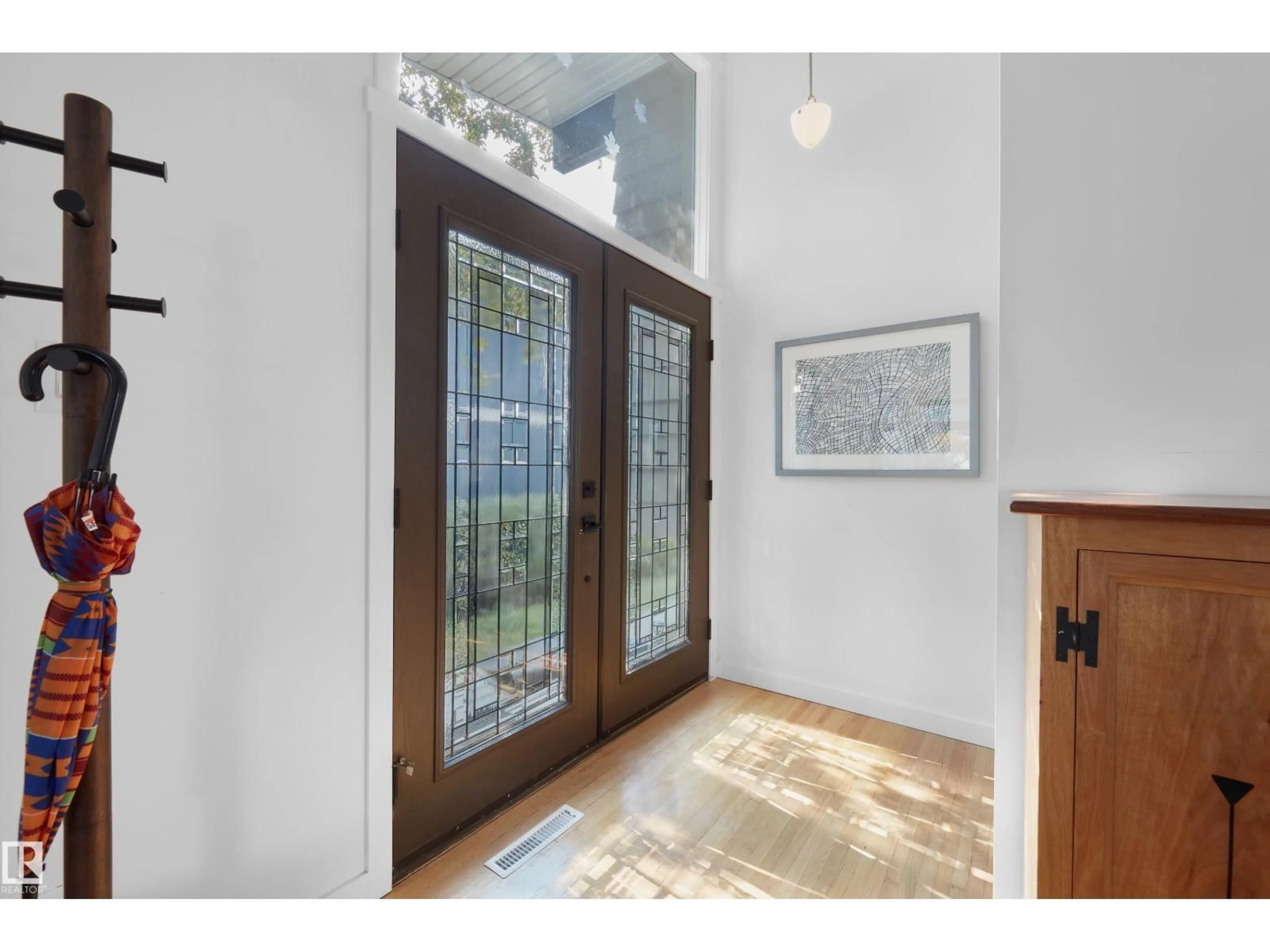 Indoor entryway for 4063 ASPEN DR, Edmonton Alberta T6J2A7