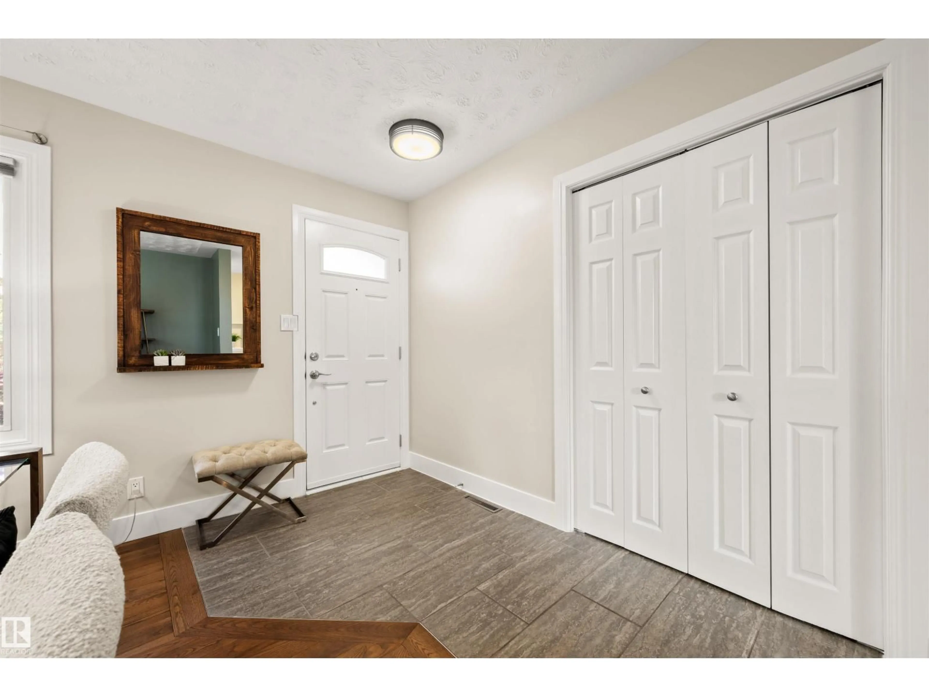 Indoor entryway for NW - 5115 114B ST, Edmonton Alberta T6H3N4