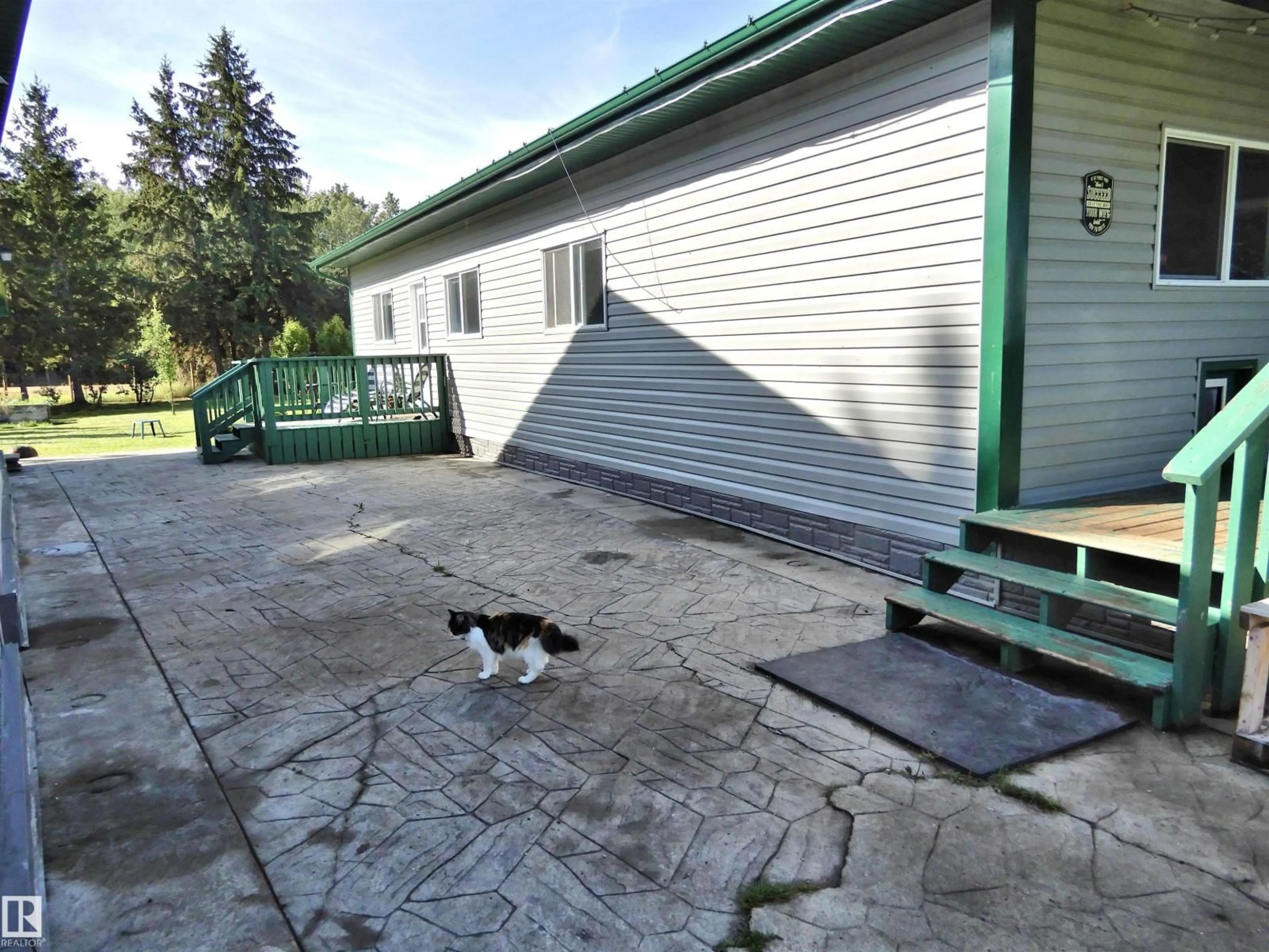 Patio, unknown for 1320 TWSP 570, Rural Barrhead County Alberta T0E1V0