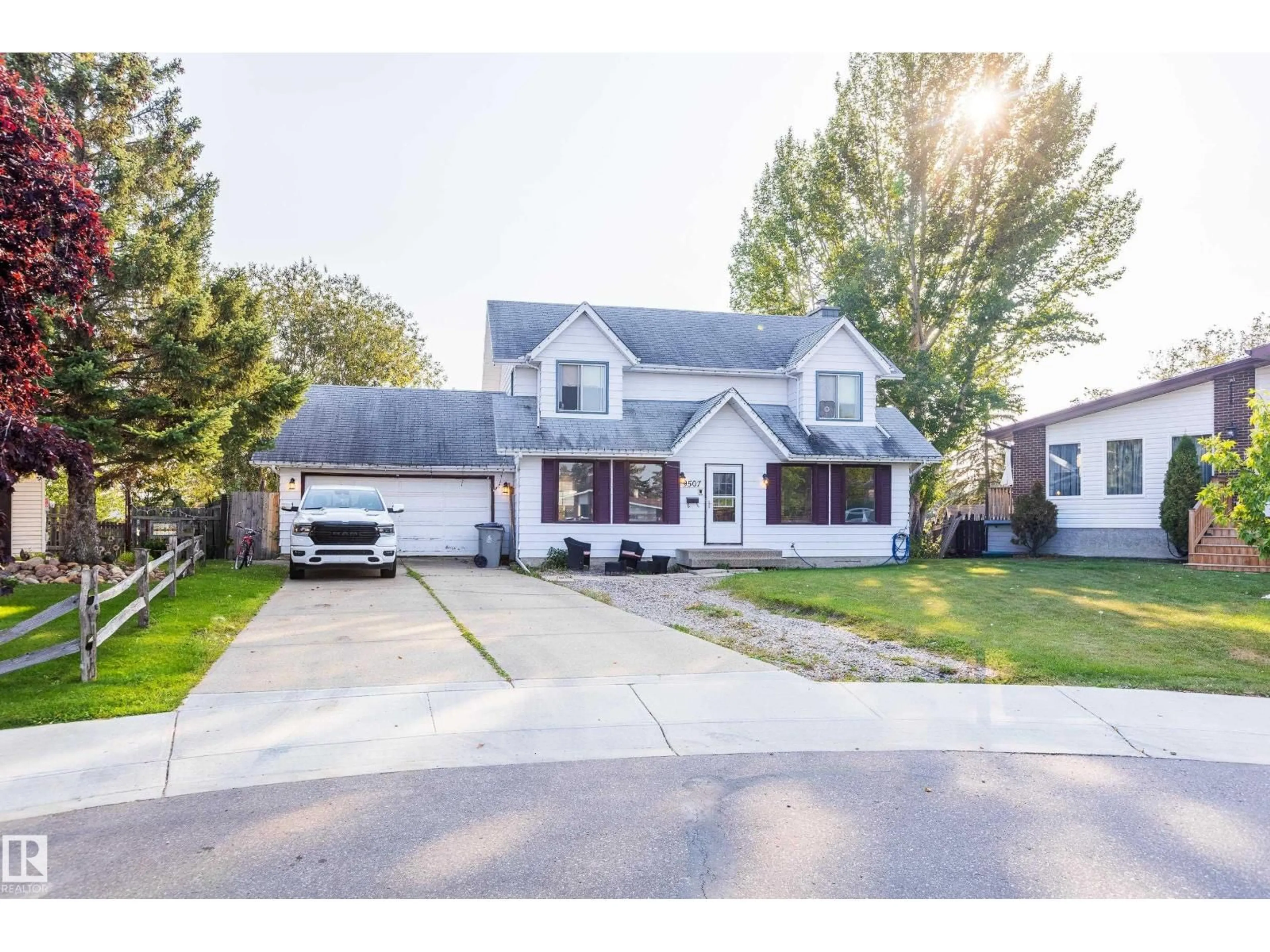Home with vinyl exterior material, street for 9507 97A AV, Morinville Alberta T8R1J3