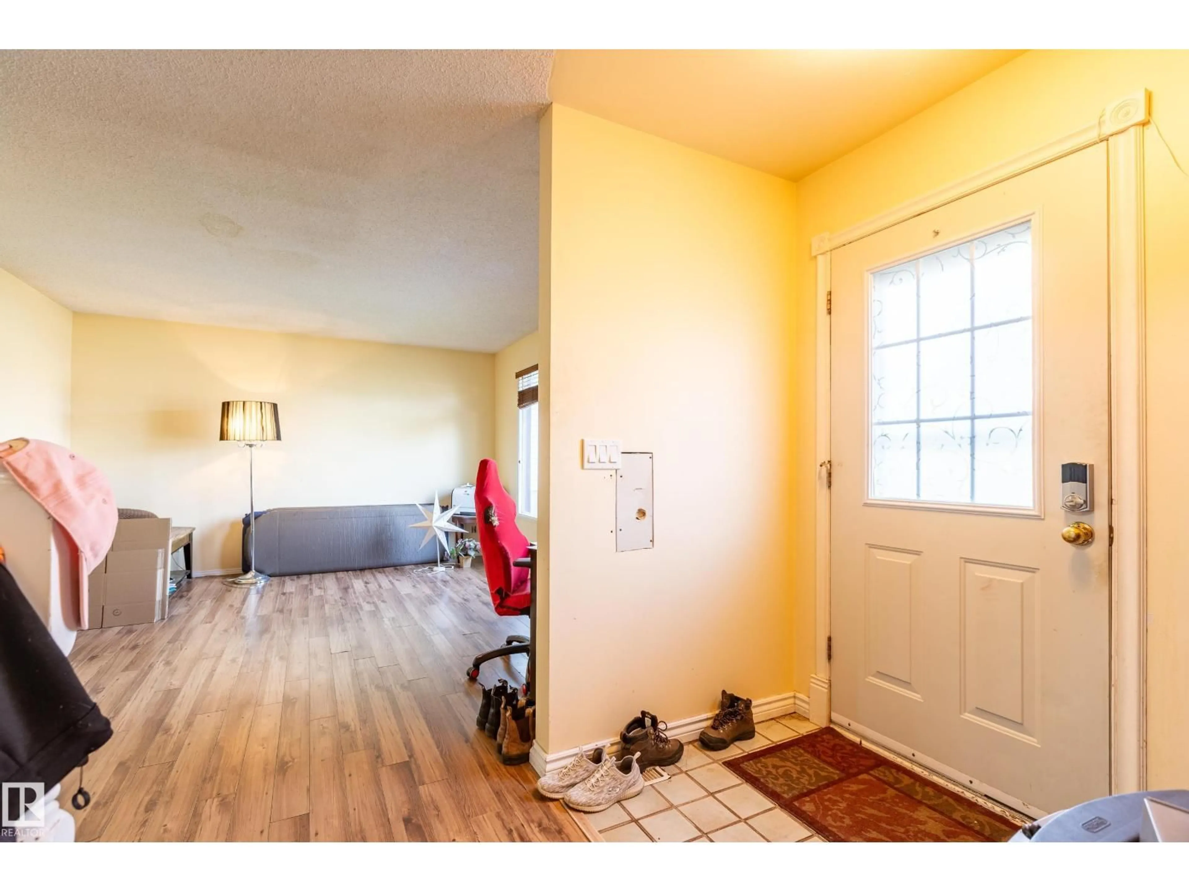 Indoor entryway for 9507 97A AV, Morinville Alberta T8R1J3