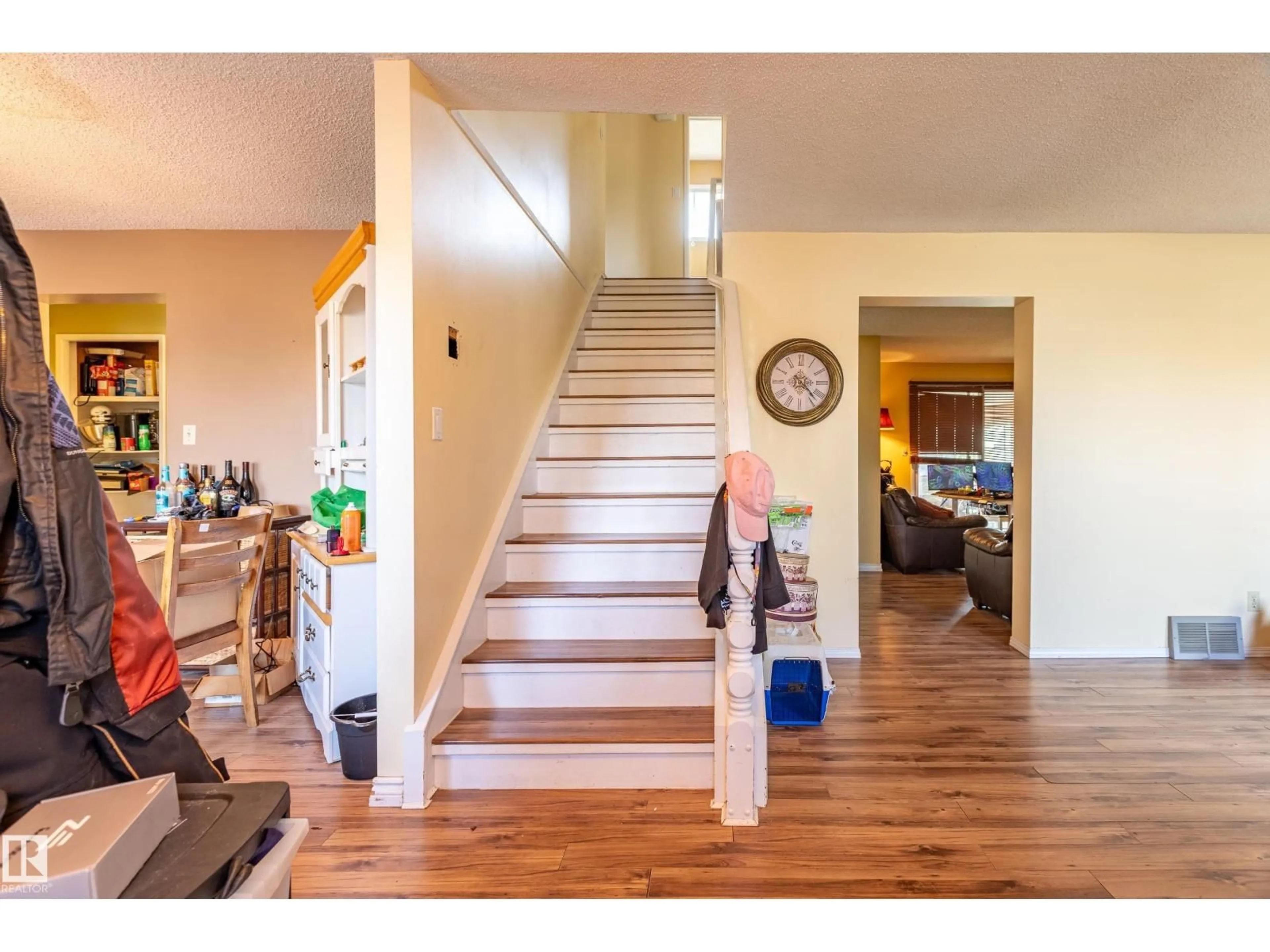 Indoor entryway for 9507 97A AV, Morinville Alberta T8R1J3