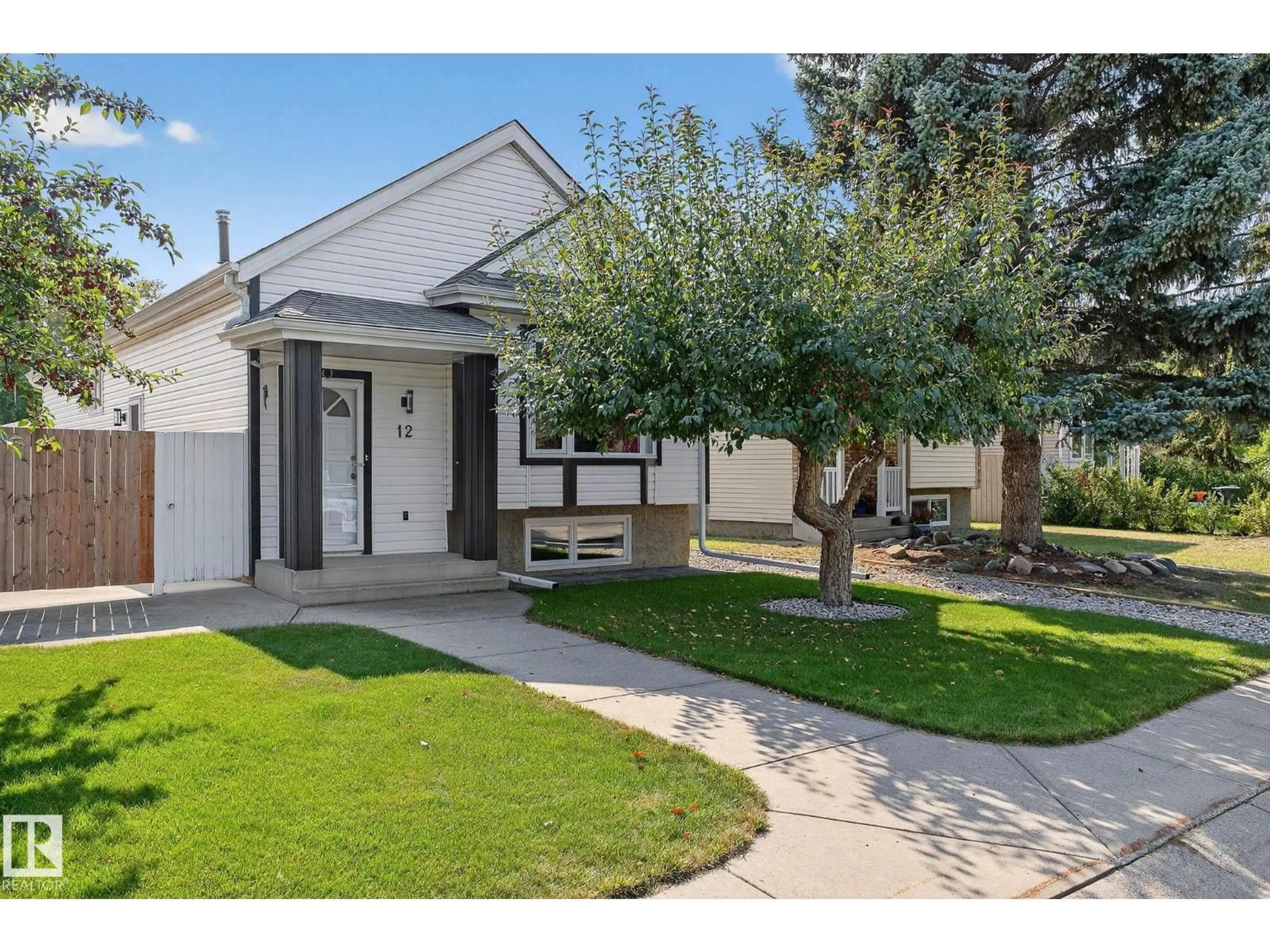 Home with vinyl exterior material, street for 12 ST. ANDREWS AV, Stony Plain Alberta T7Z1K6