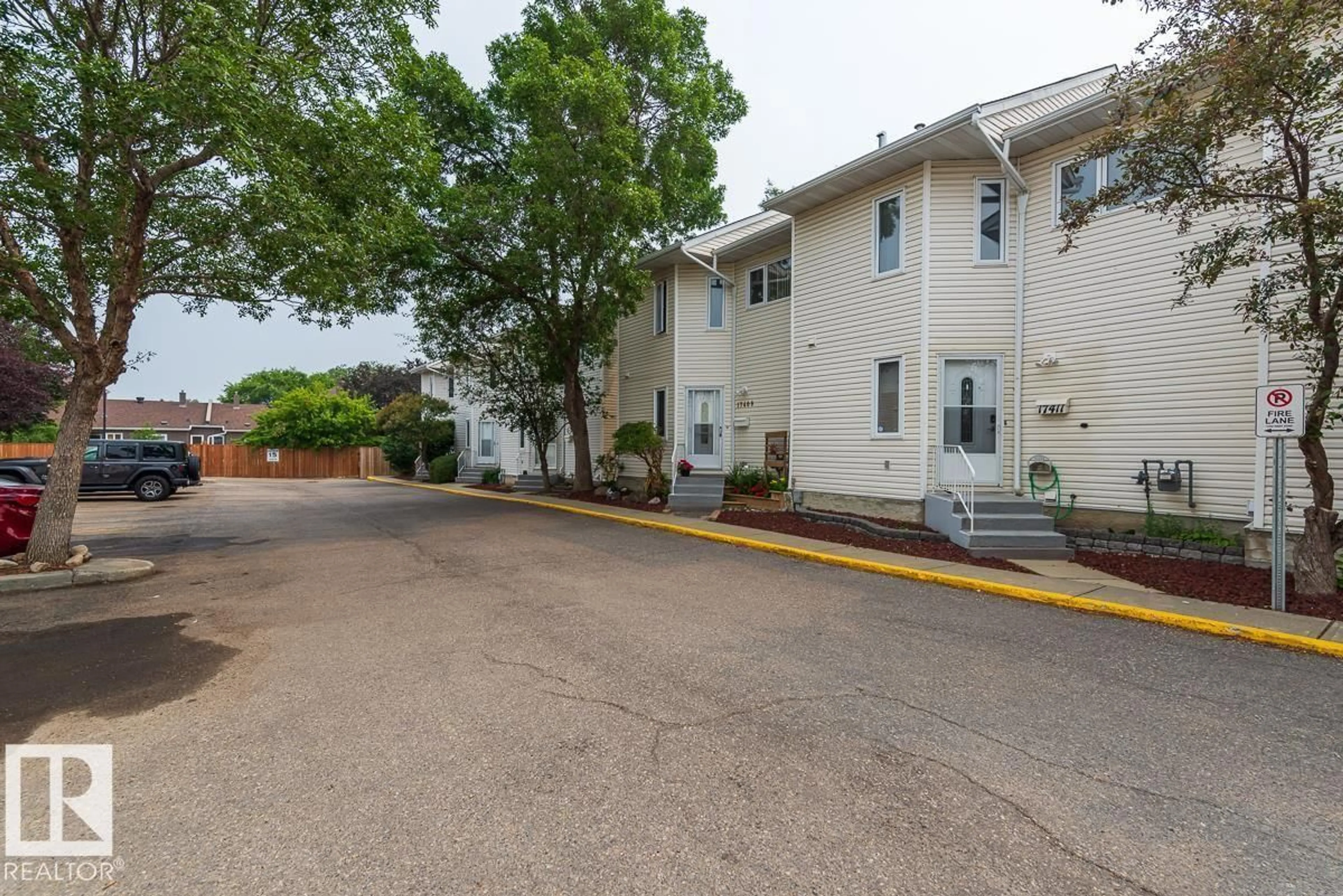 Patio, street for 17411 92 AV, Edmonton Alberta T5T3W6