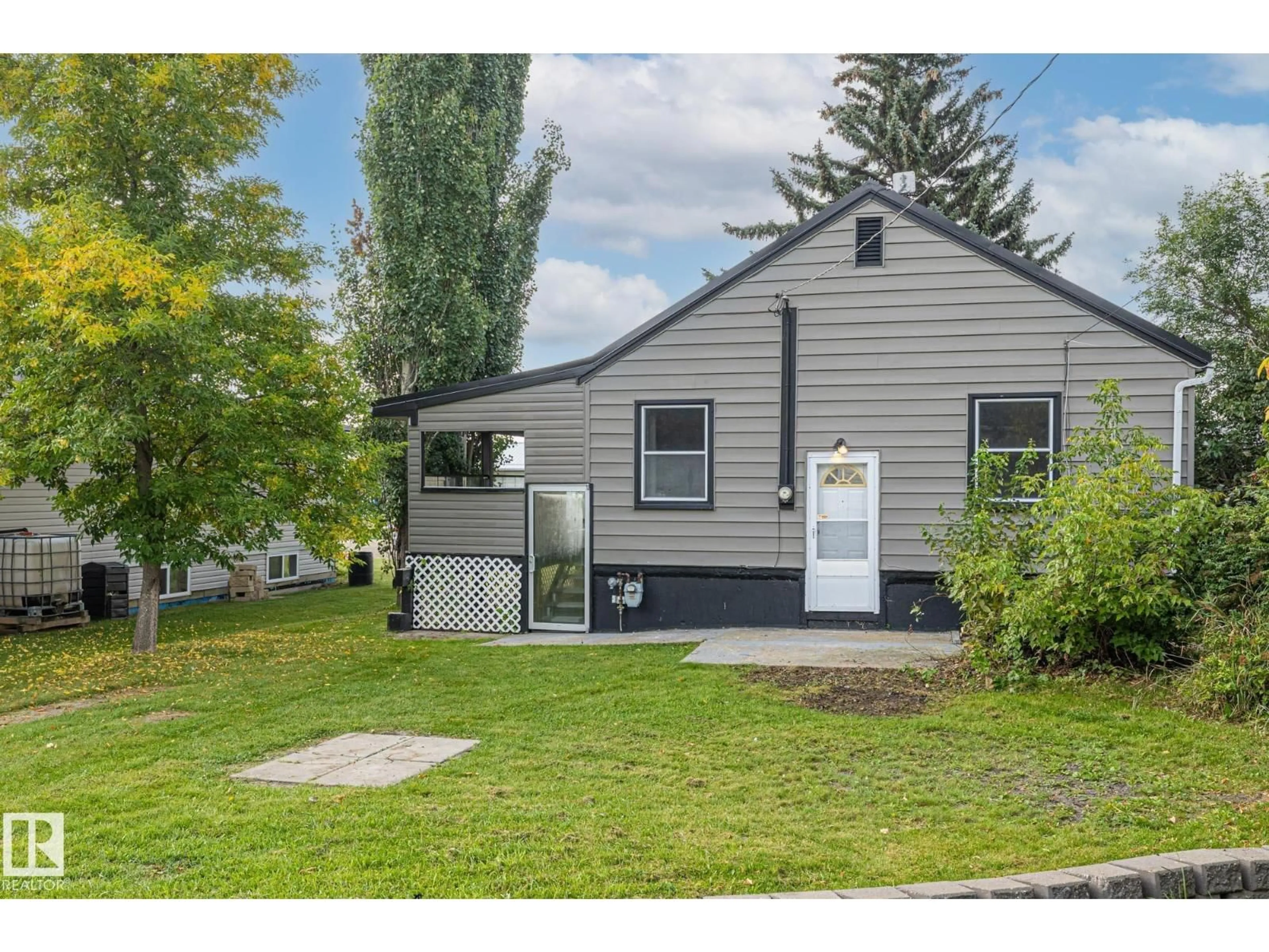 Home with vinyl exterior material, street for 5008 54 AV, Wabamun Alberta T0E2K0