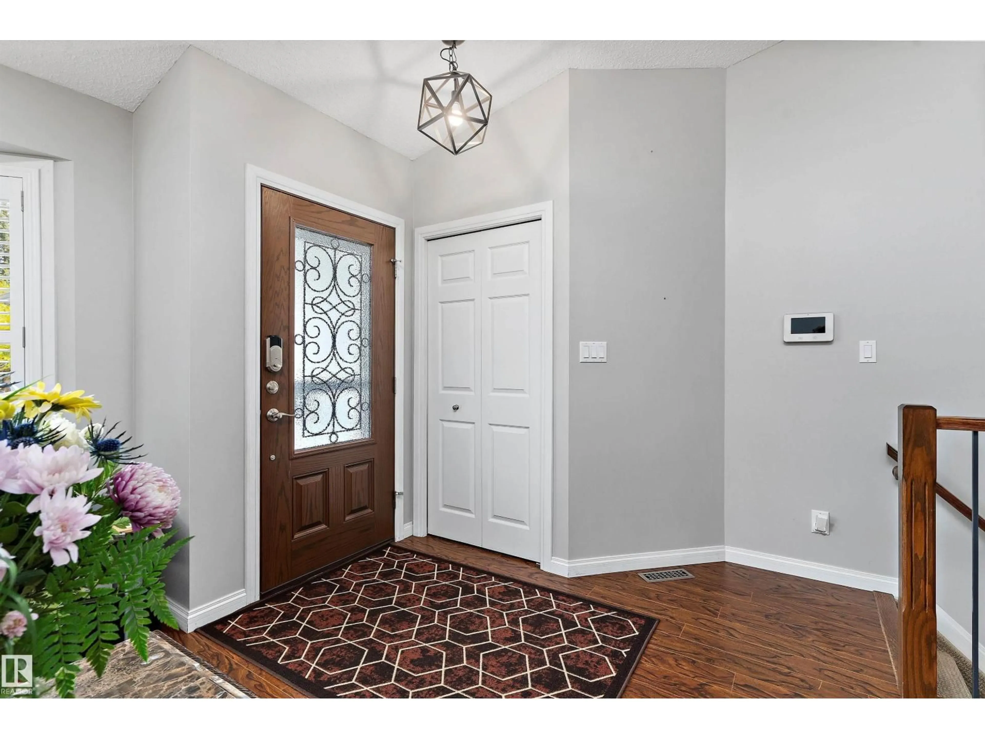 Indoor entryway for 77 MEADOWVIEW DR, Leduc Alberta T9E6N6