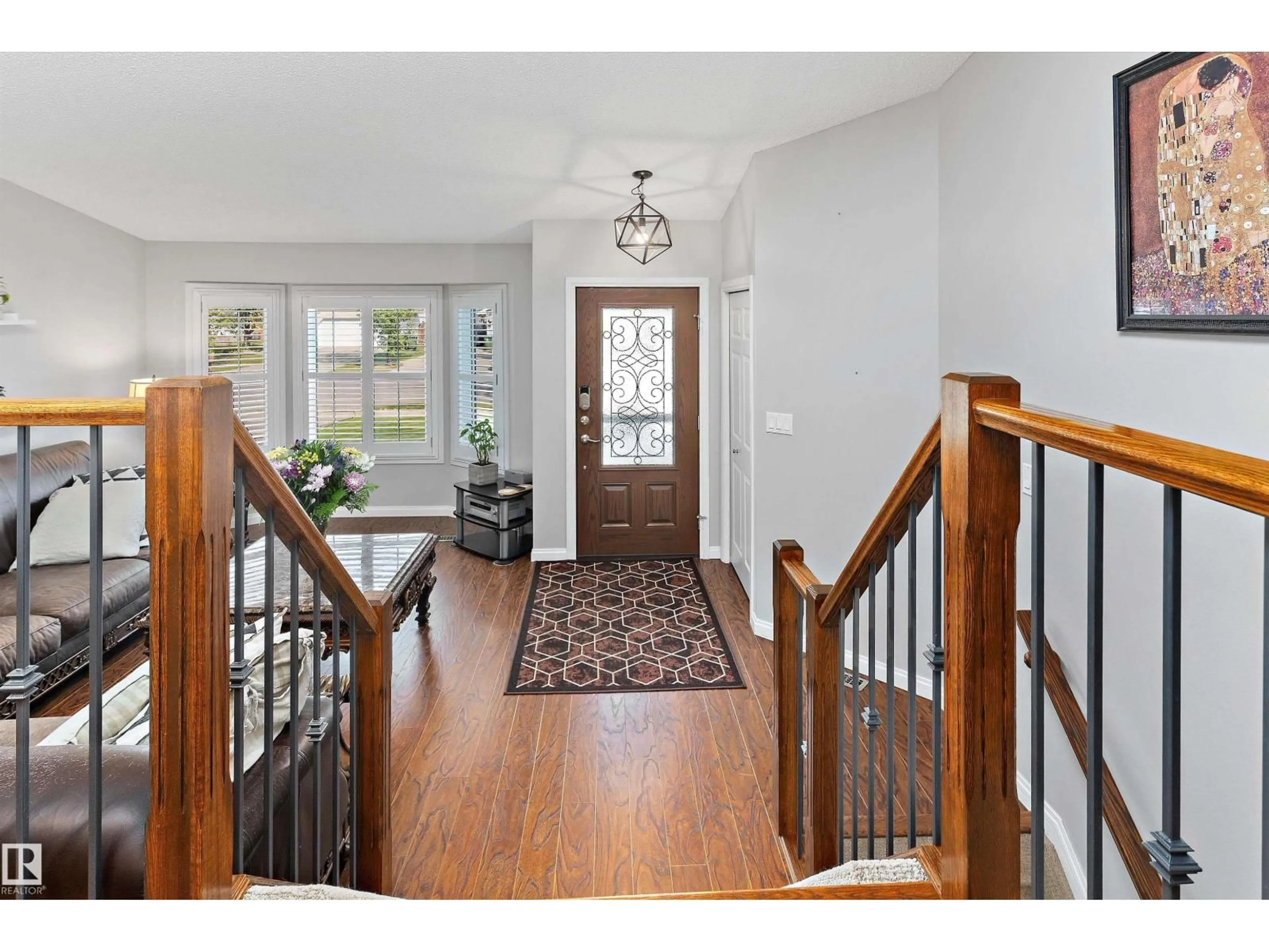 Indoor entryway for 77 MEADOWVIEW DR, Leduc Alberta T9E6N6