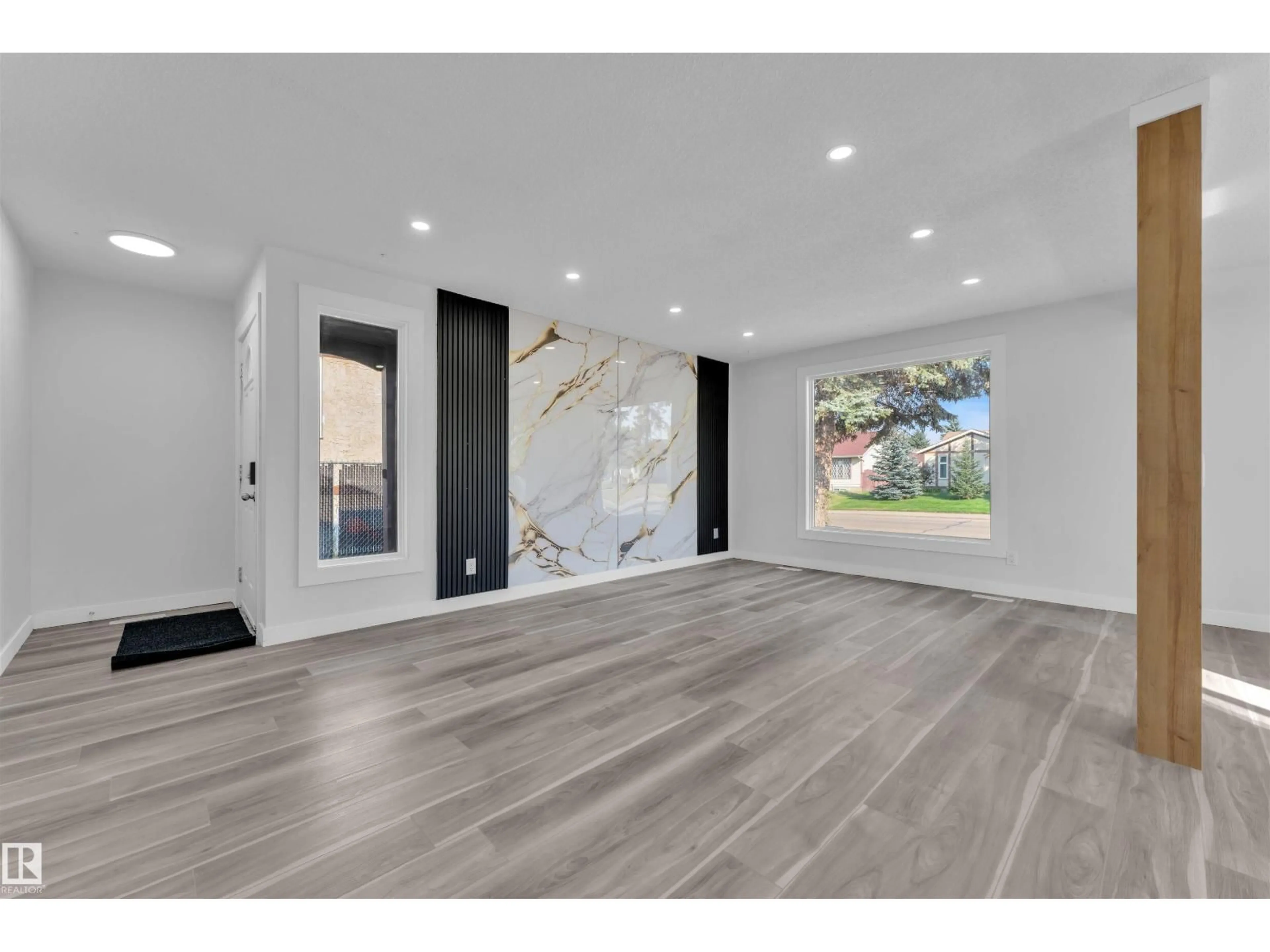 Indoor entryway for NW - 1758 37 ST, Edmonton Alberta T6L2R3