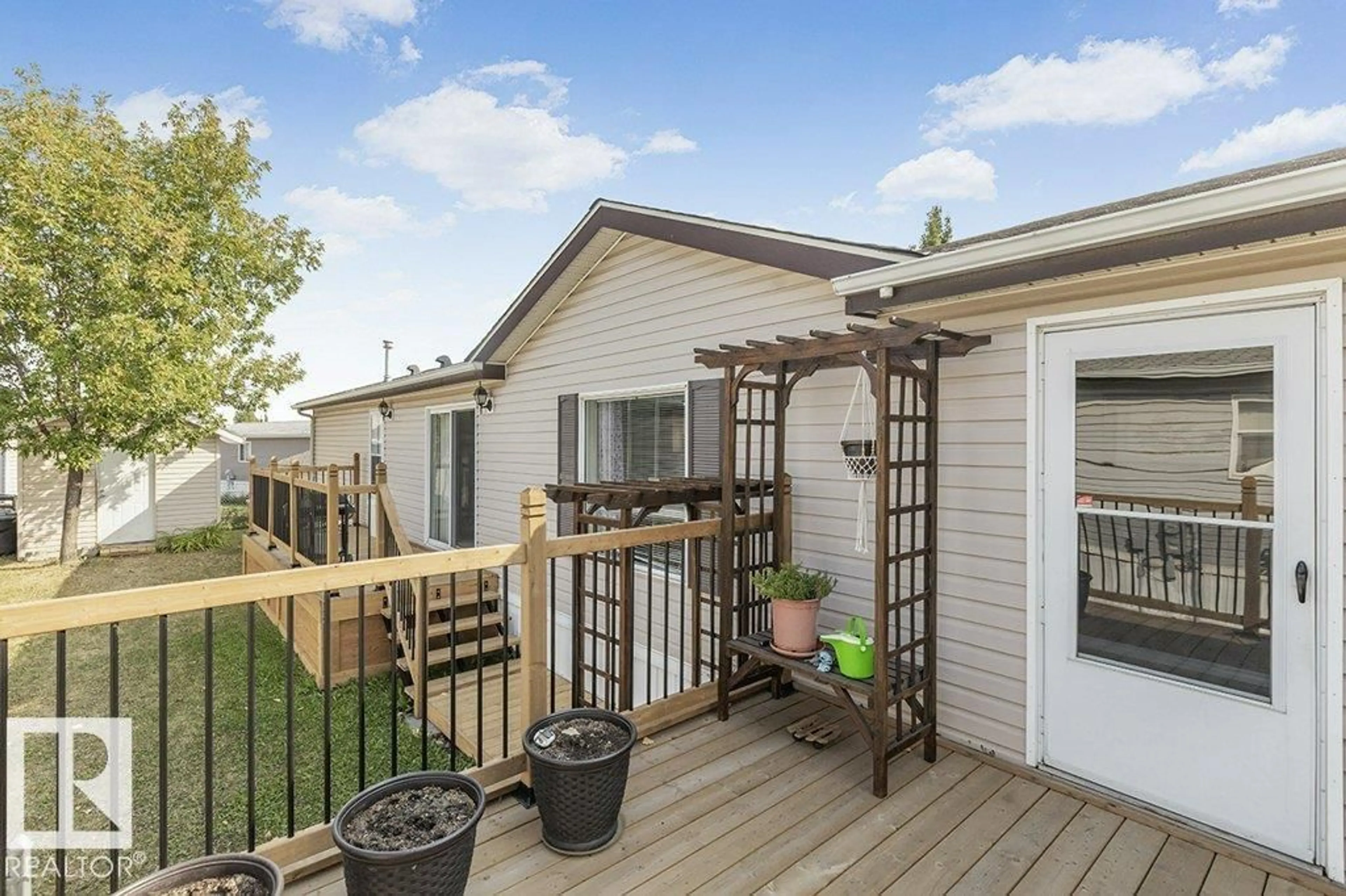 Patio, unknown for NW - 1622 66 AV, Edmonton Alberta T6P0A5