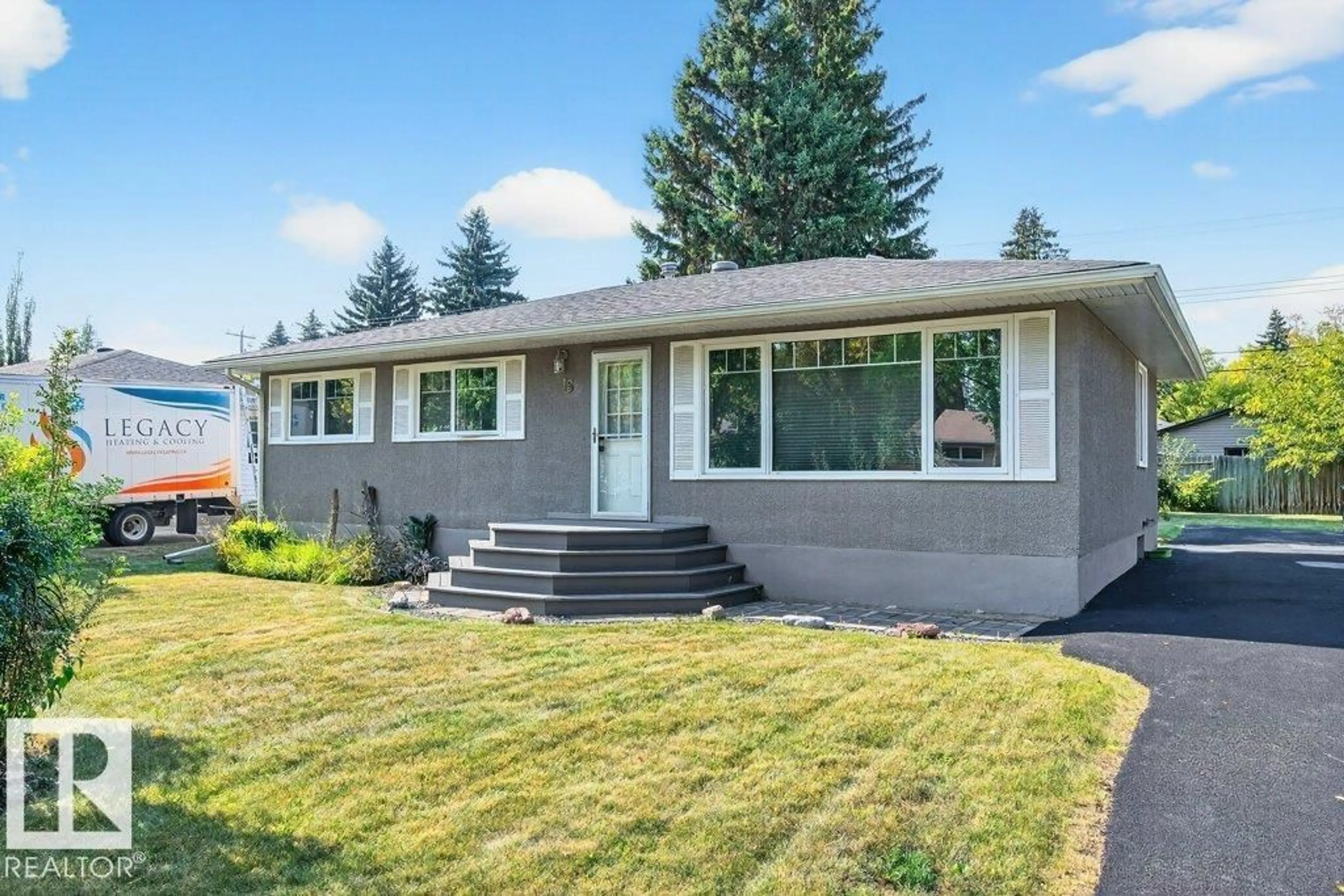 Home with vinyl exterior material, street for 15 SUNNYSIDE CR, St. Albert Alberta T8N0J4