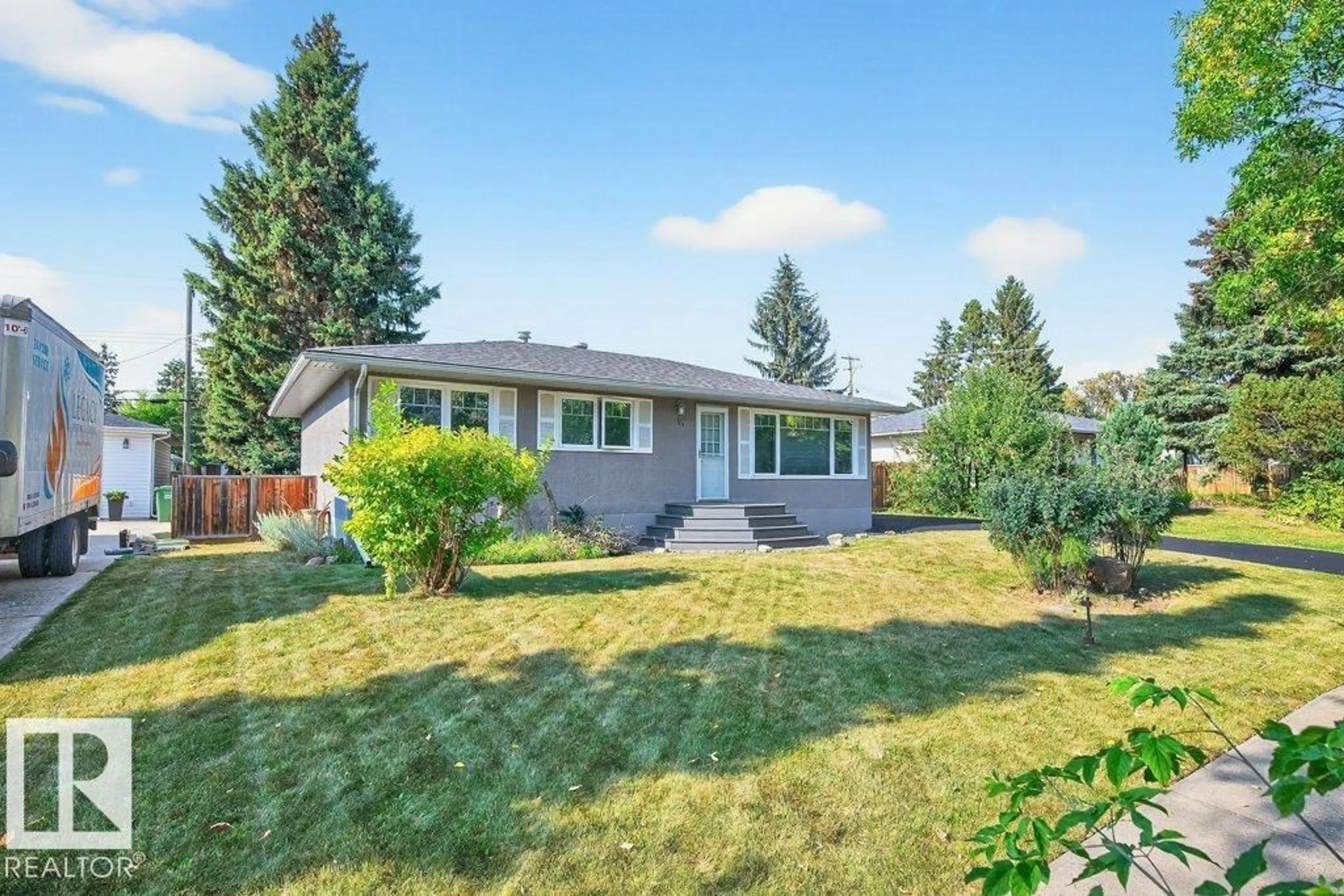 Home with vinyl exterior material, street for 15 SUNNYSIDE CR, St. Albert Alberta T8N0J4