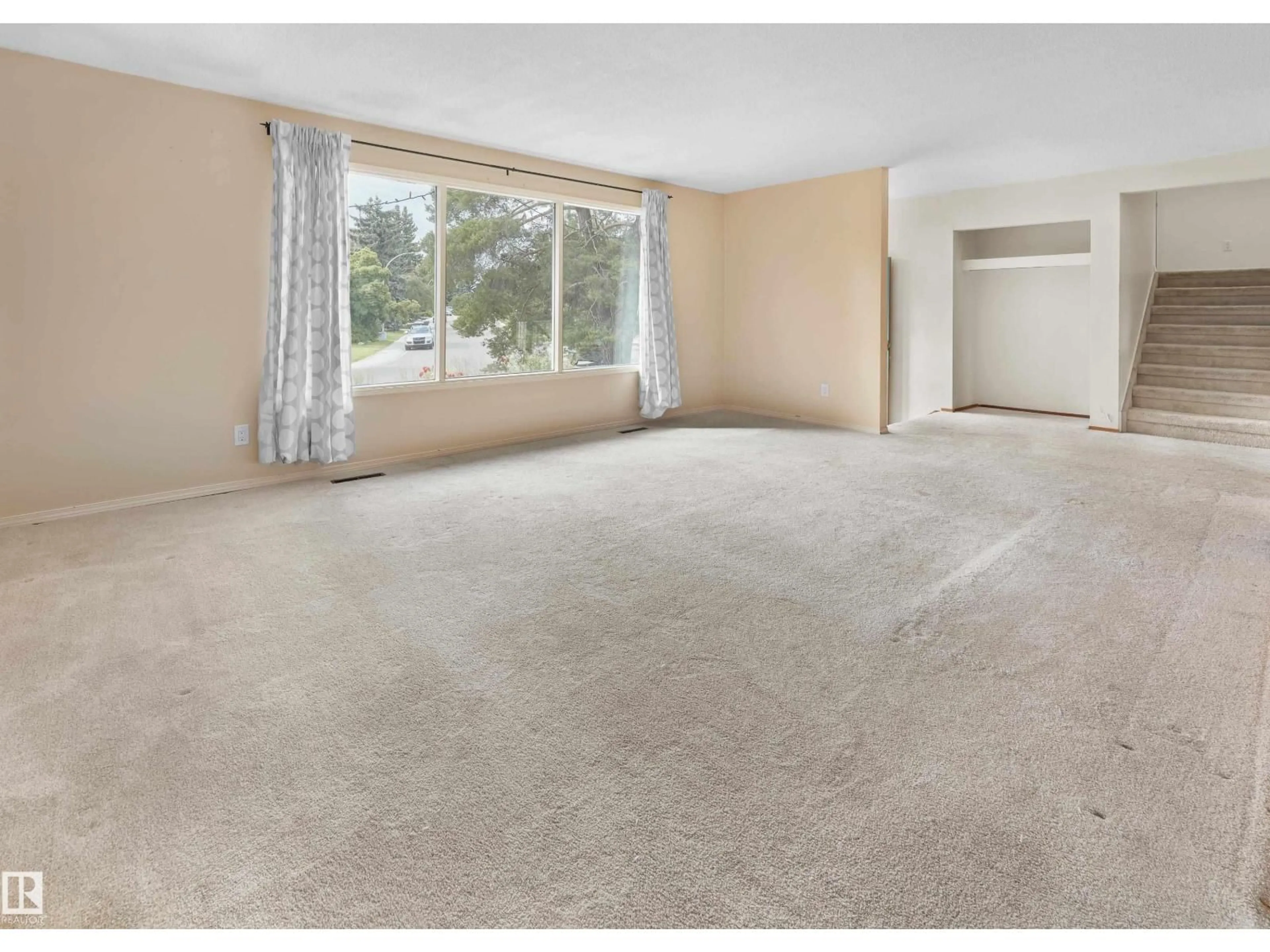 A pic of a room for 6628 124 ST, Edmonton Alberta T6H3V3