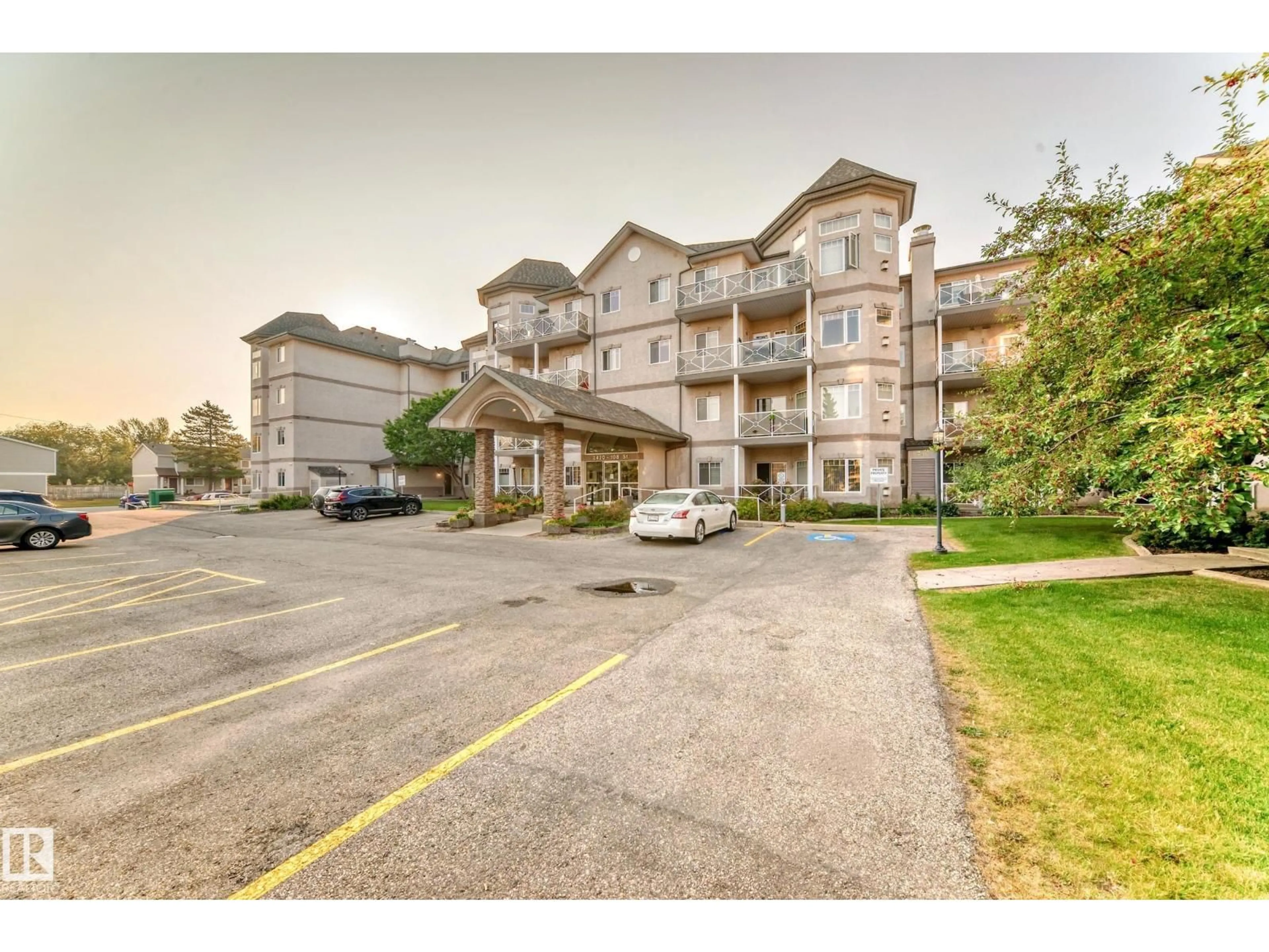 Unknown for 418 2420 108 ST NW, Edmonton Alberta T6J7J3