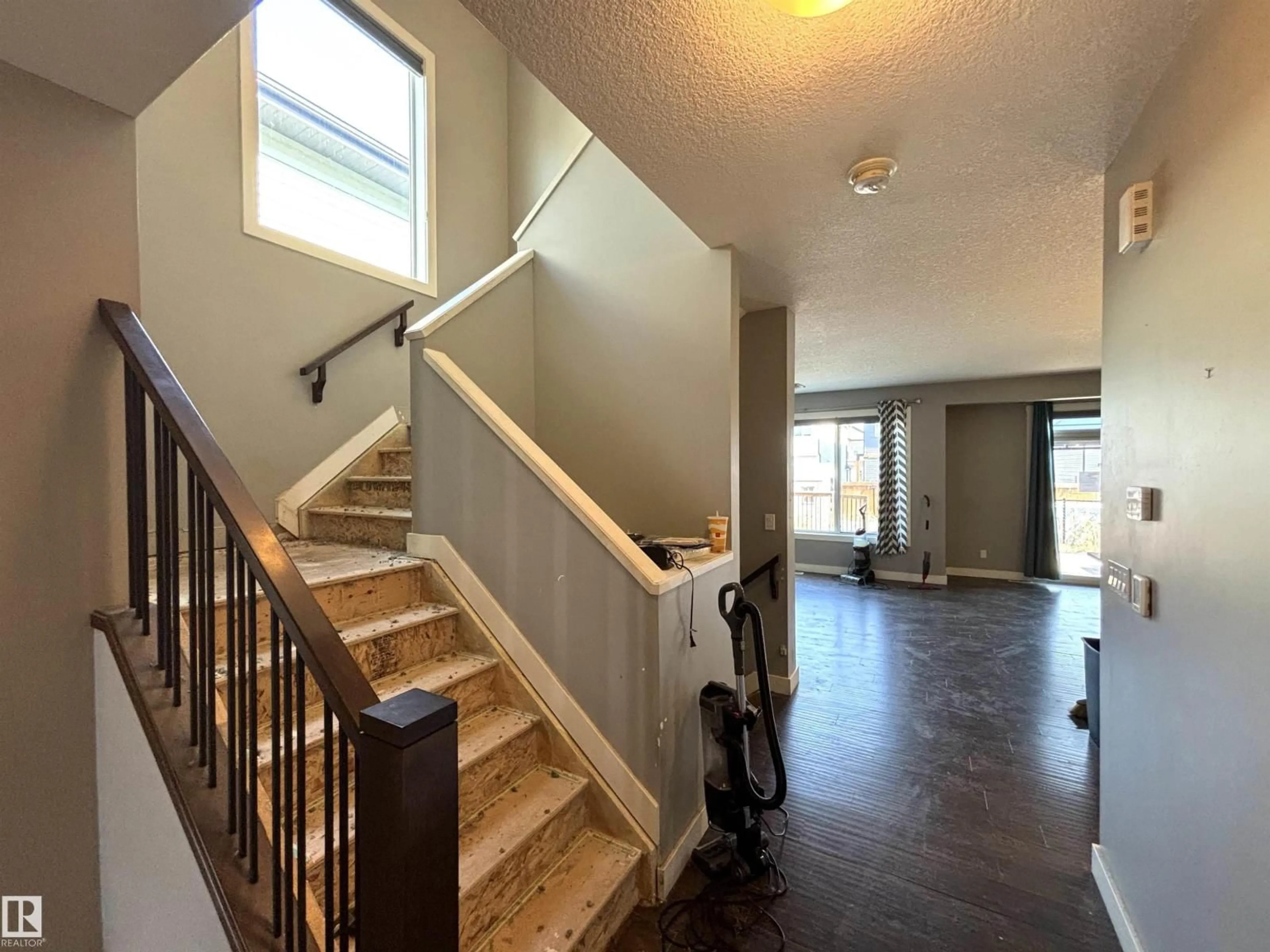 Indoor foyer for NW - 17615 77 ST, Edmonton Alberta T5Z0P3