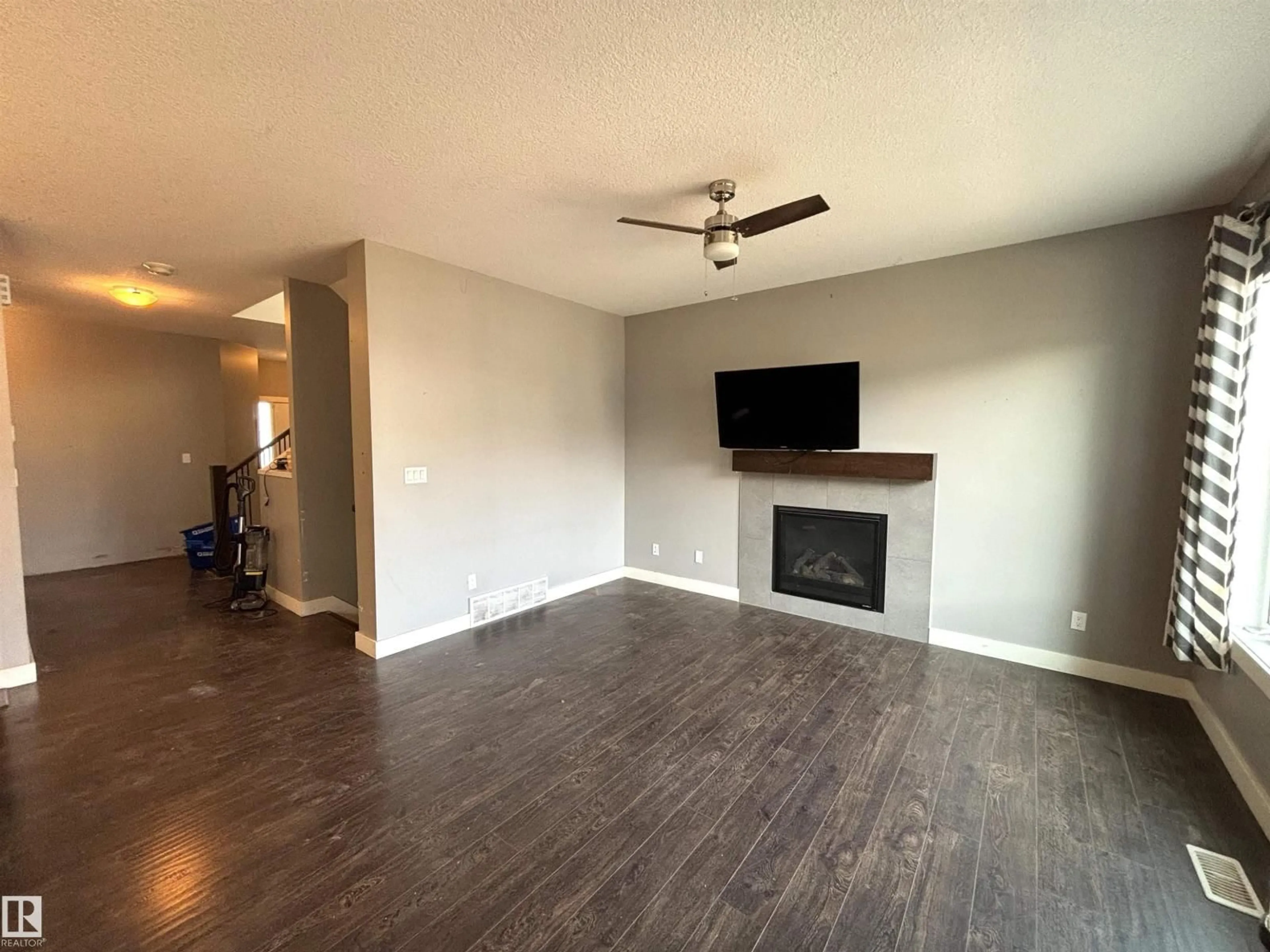 A pic of a room for NW - 17615 77 ST, Edmonton Alberta T5Z0P3