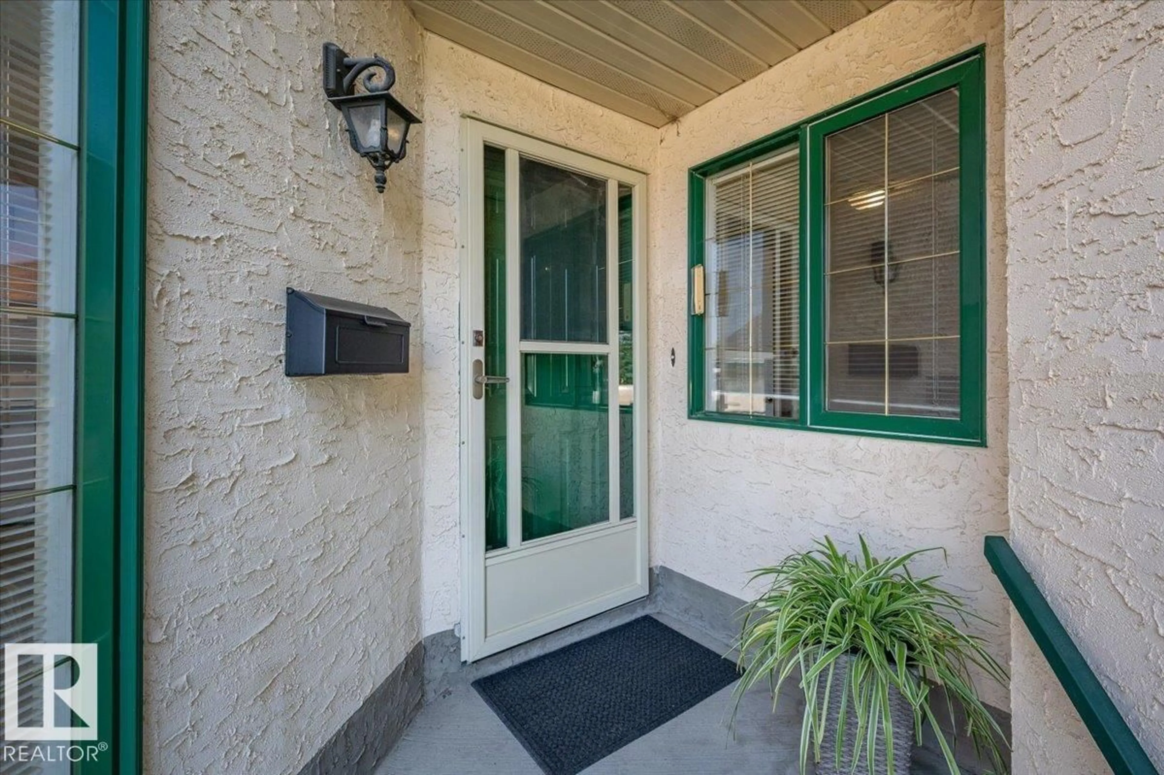 Indoor entryway for 1034 CARTER CREST RD, Edmonton Alberta T6R2K2