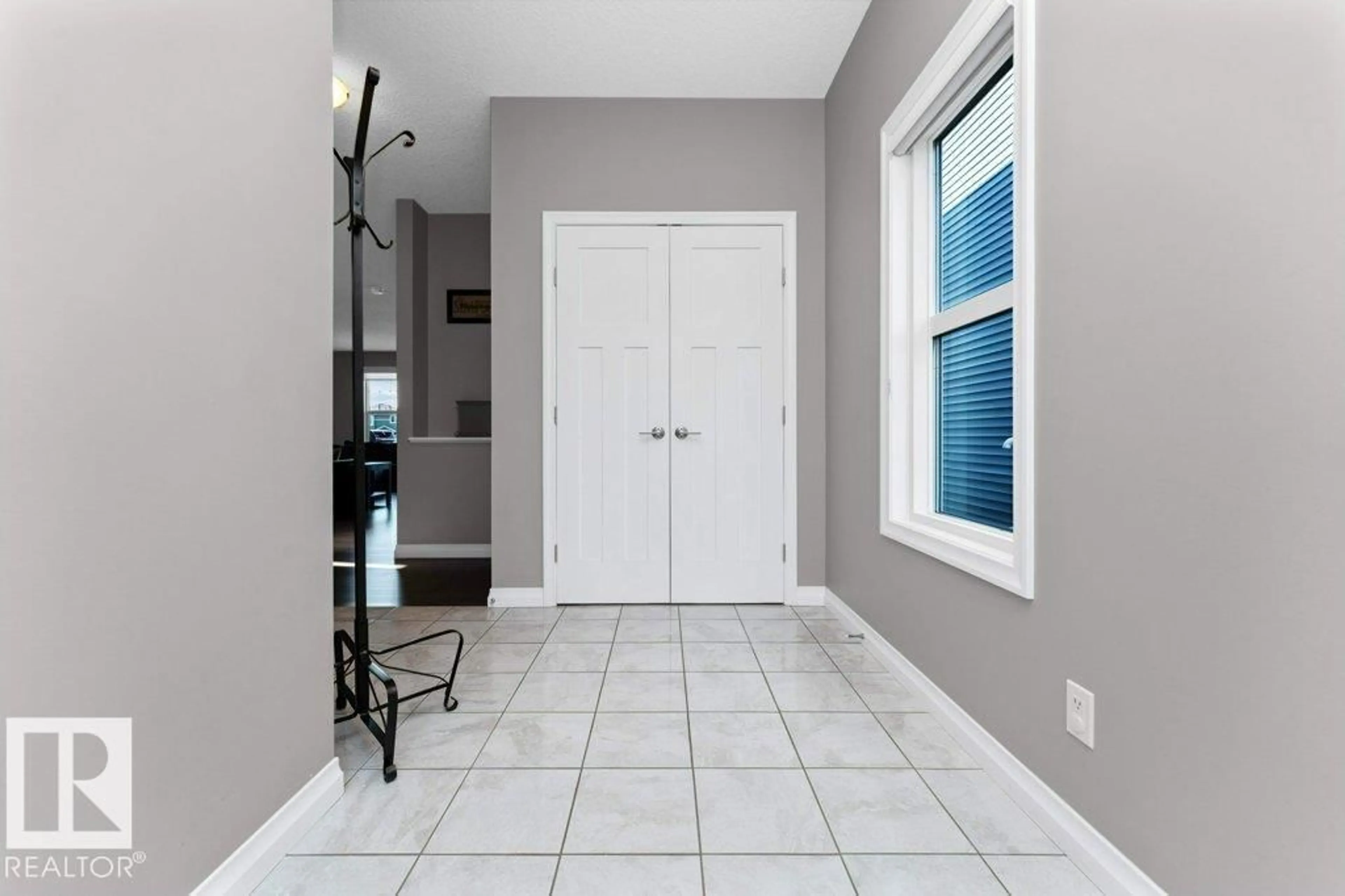 Indoor entryway for 3622 CHERRY LI SW, Edmonton Alberta T6X2B2