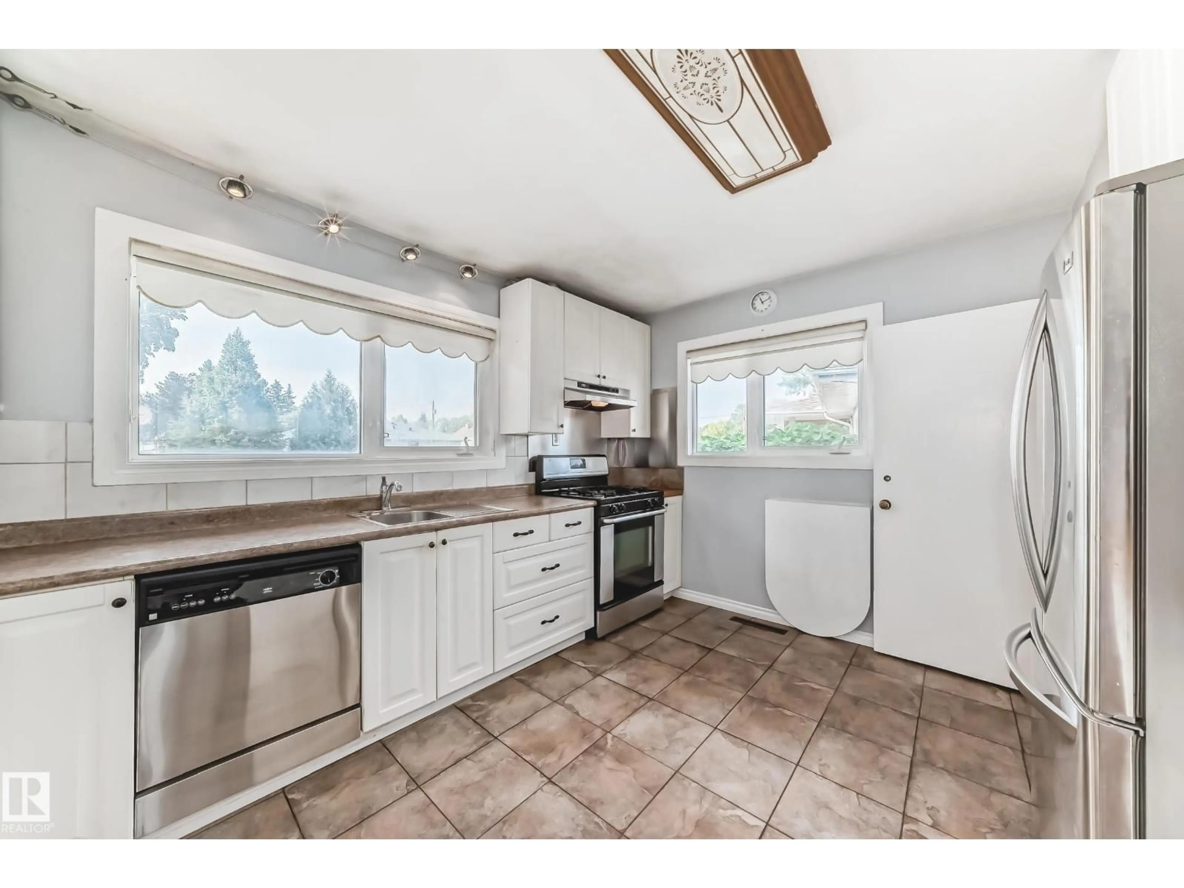 Unknown for 8804 91 AV, Edmonton Alberta T6C1R2