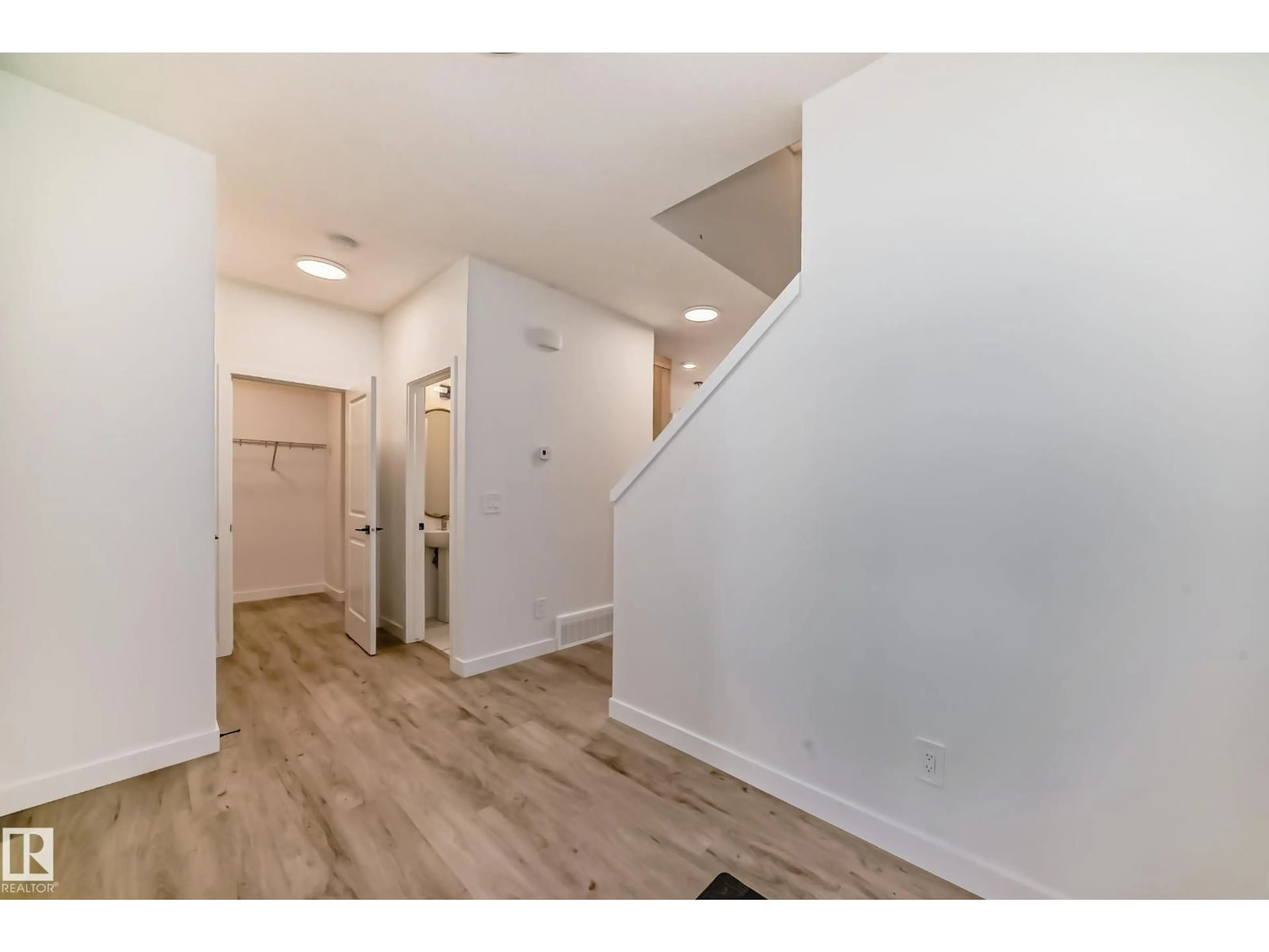 Unknown for NW - 4239 206 ST, Edmonton Alberta T6M3E3