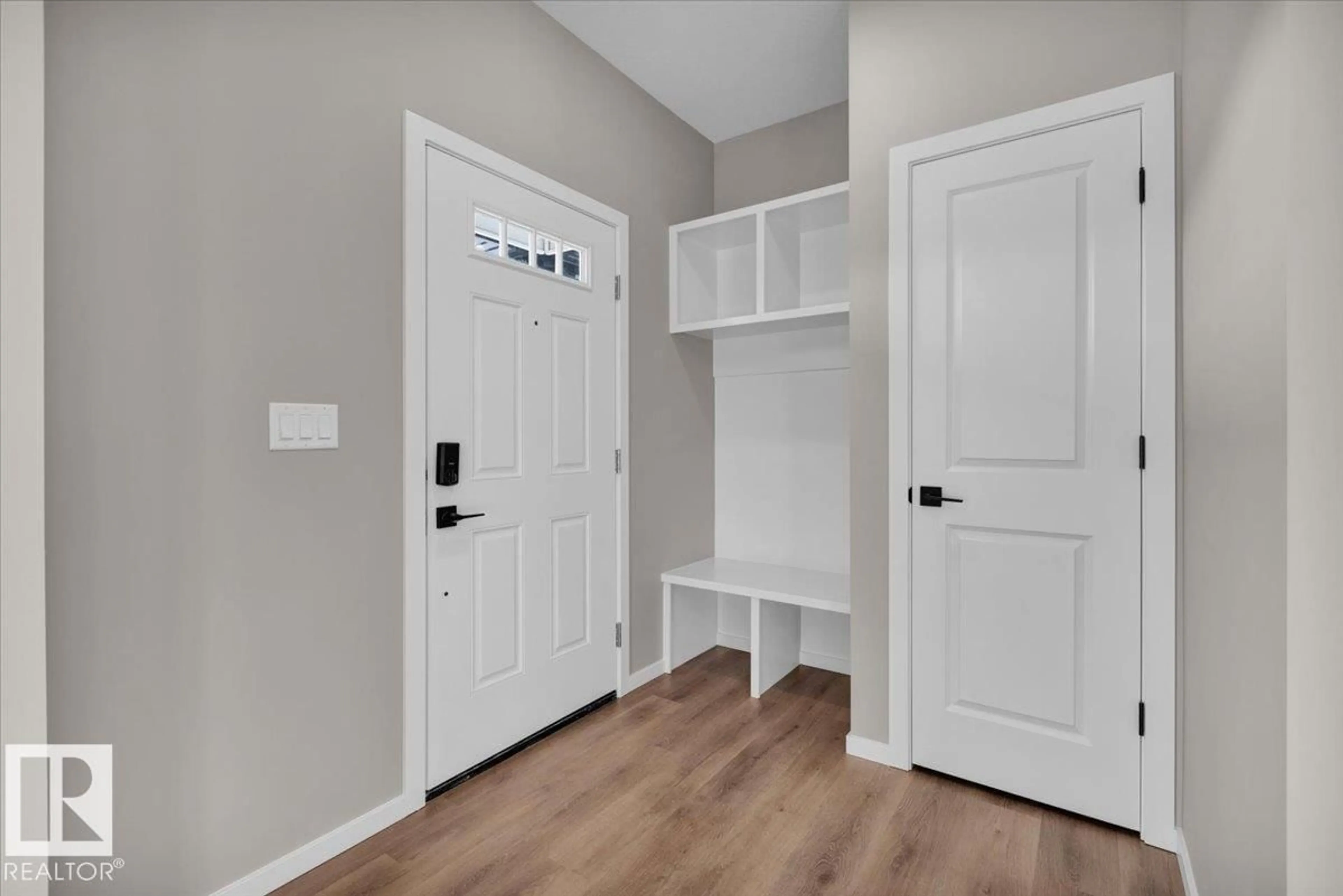 Indoor entryway for 55 SERENO LN, Fort Saskatchewan Alberta T8L0Z9
