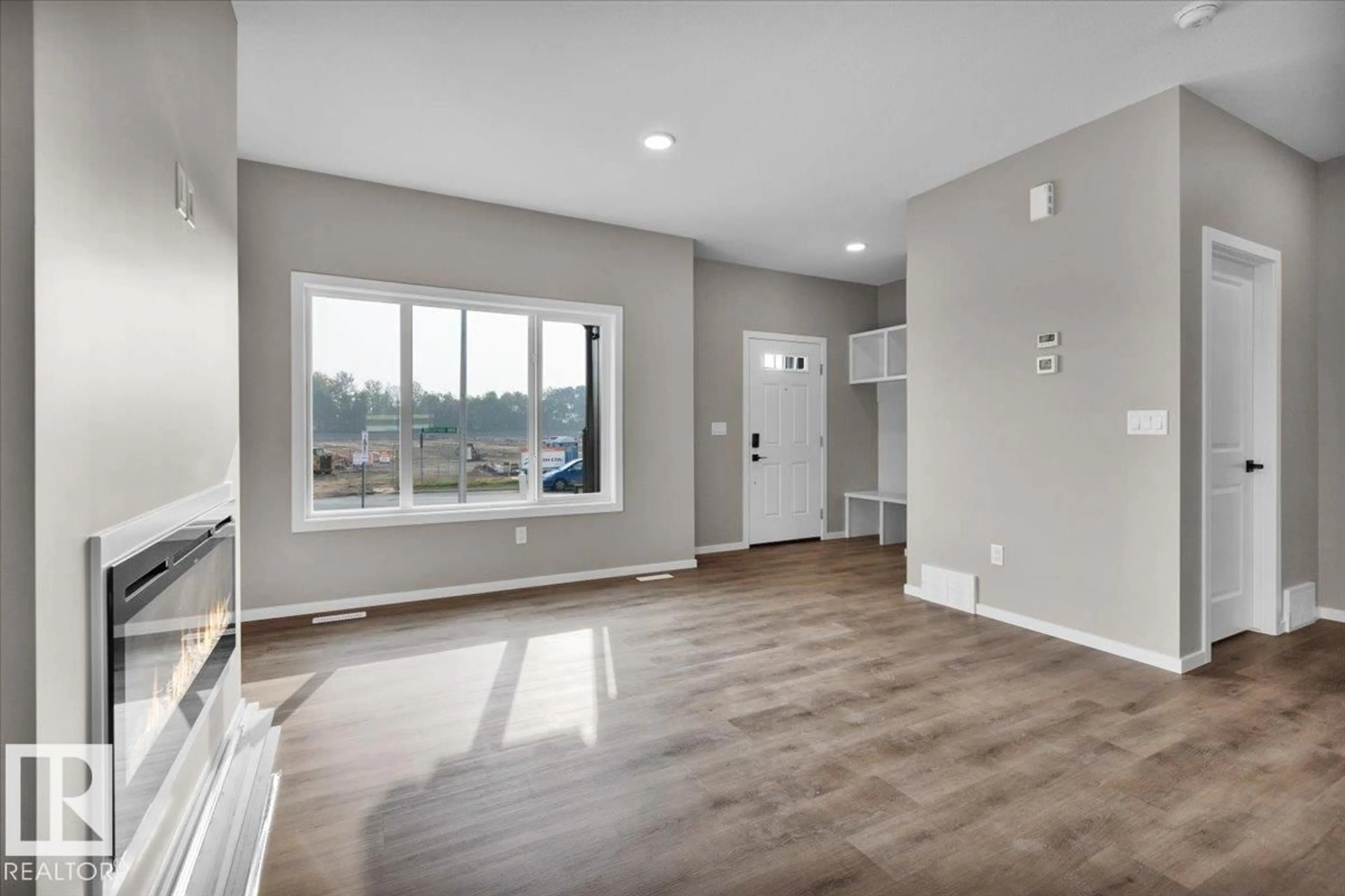 Indoor entryway for 55 SERENO LN, Fort Saskatchewan Alberta T8L0Z9
