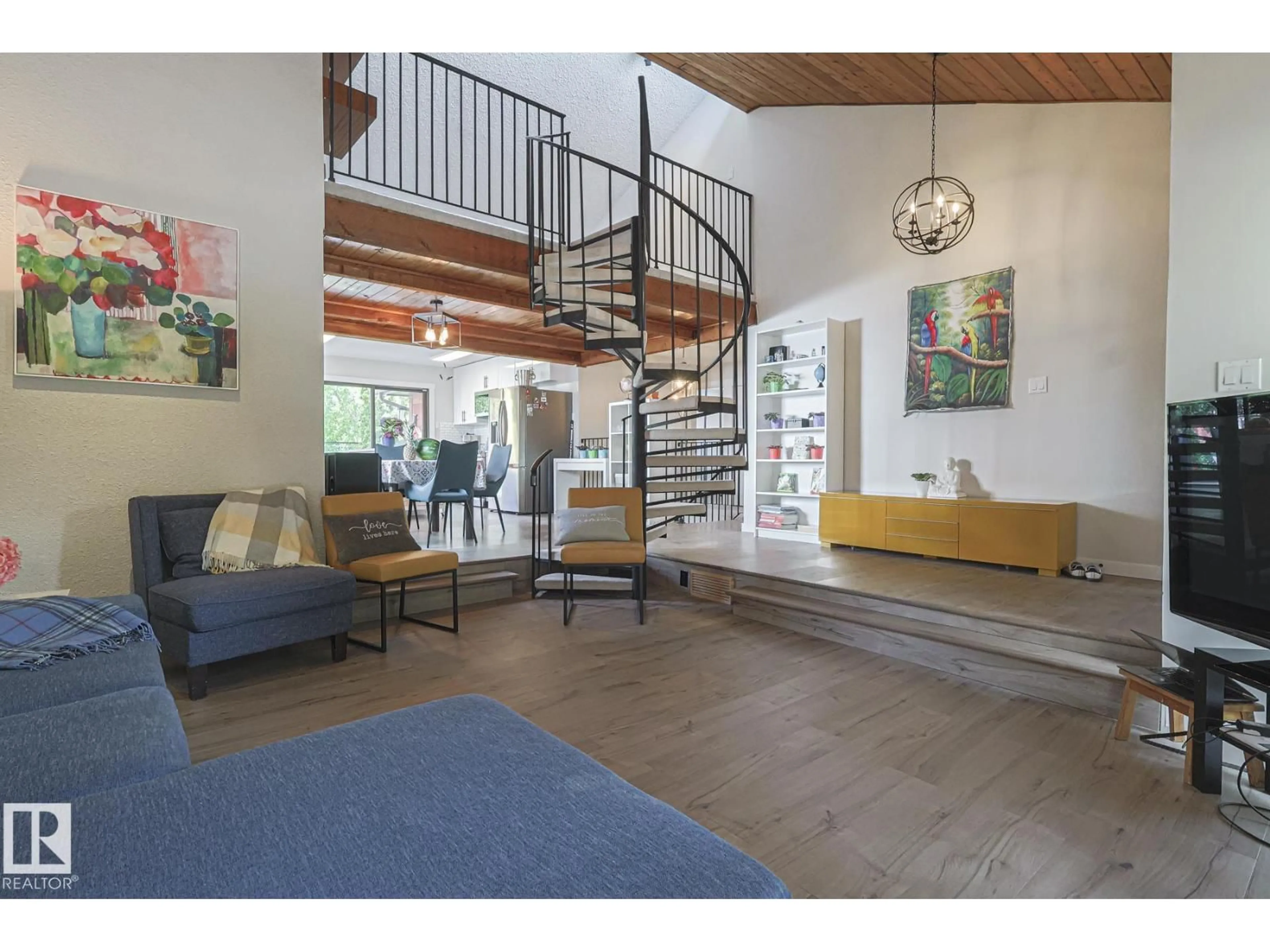 Indoor foyer for 10614 25A AV, Edmonton Alberta T6J4K3