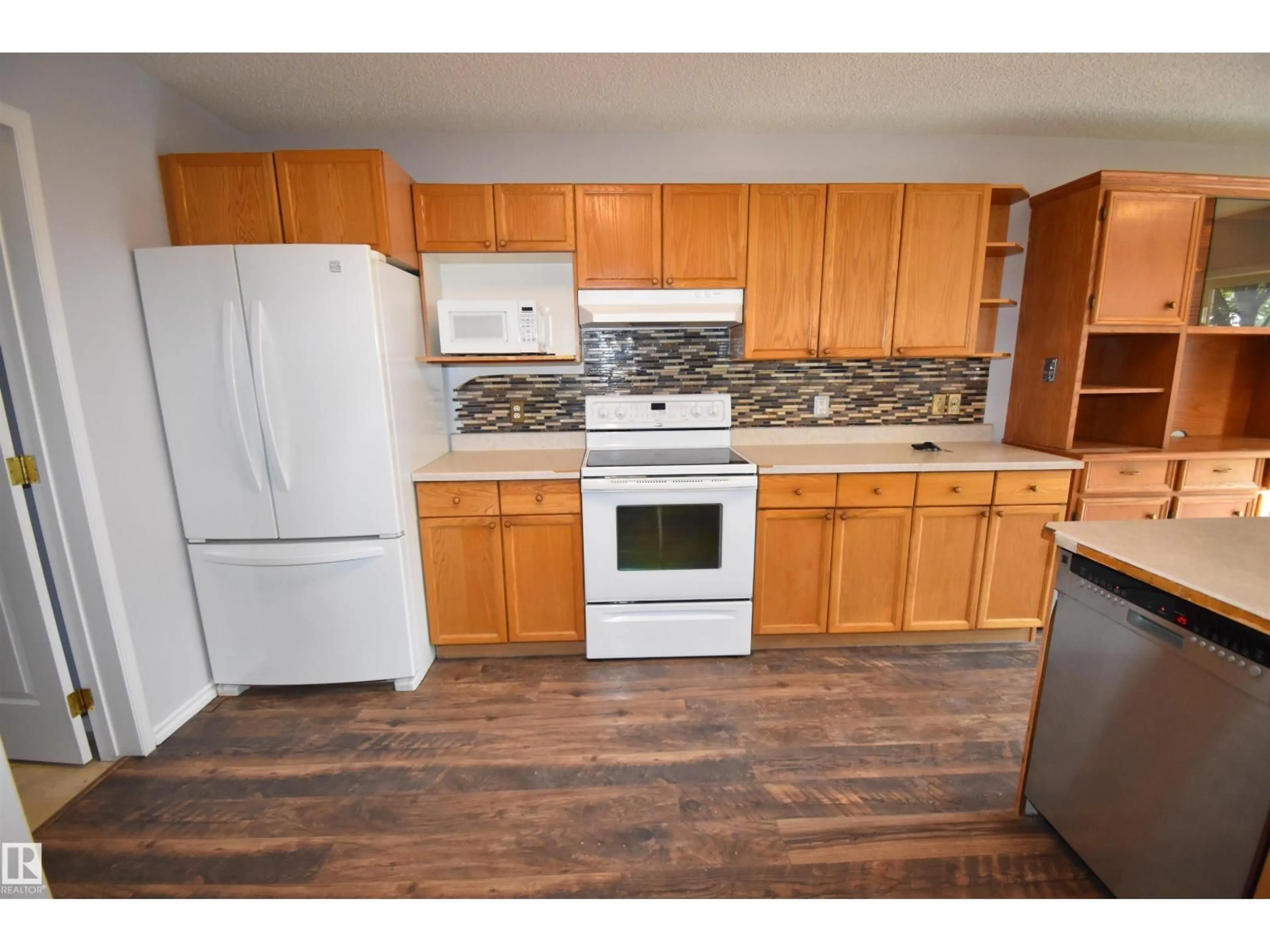 Standard kitchen, wood/laminate floor for 12817 160 AV, Edmonton Alberta T6V1L6