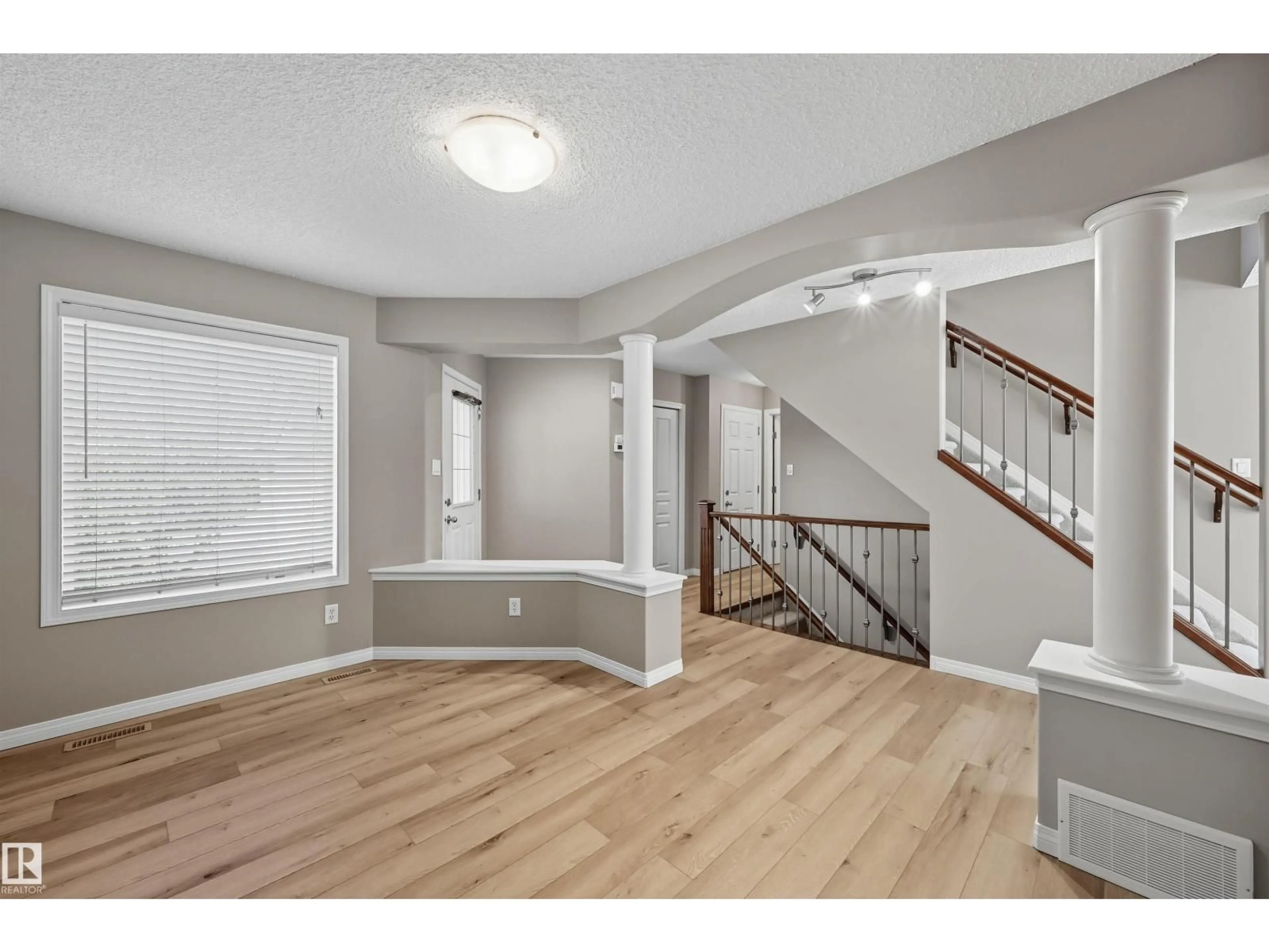 Unknown for 6919 STROM LN, Edmonton Alberta T6R0G3