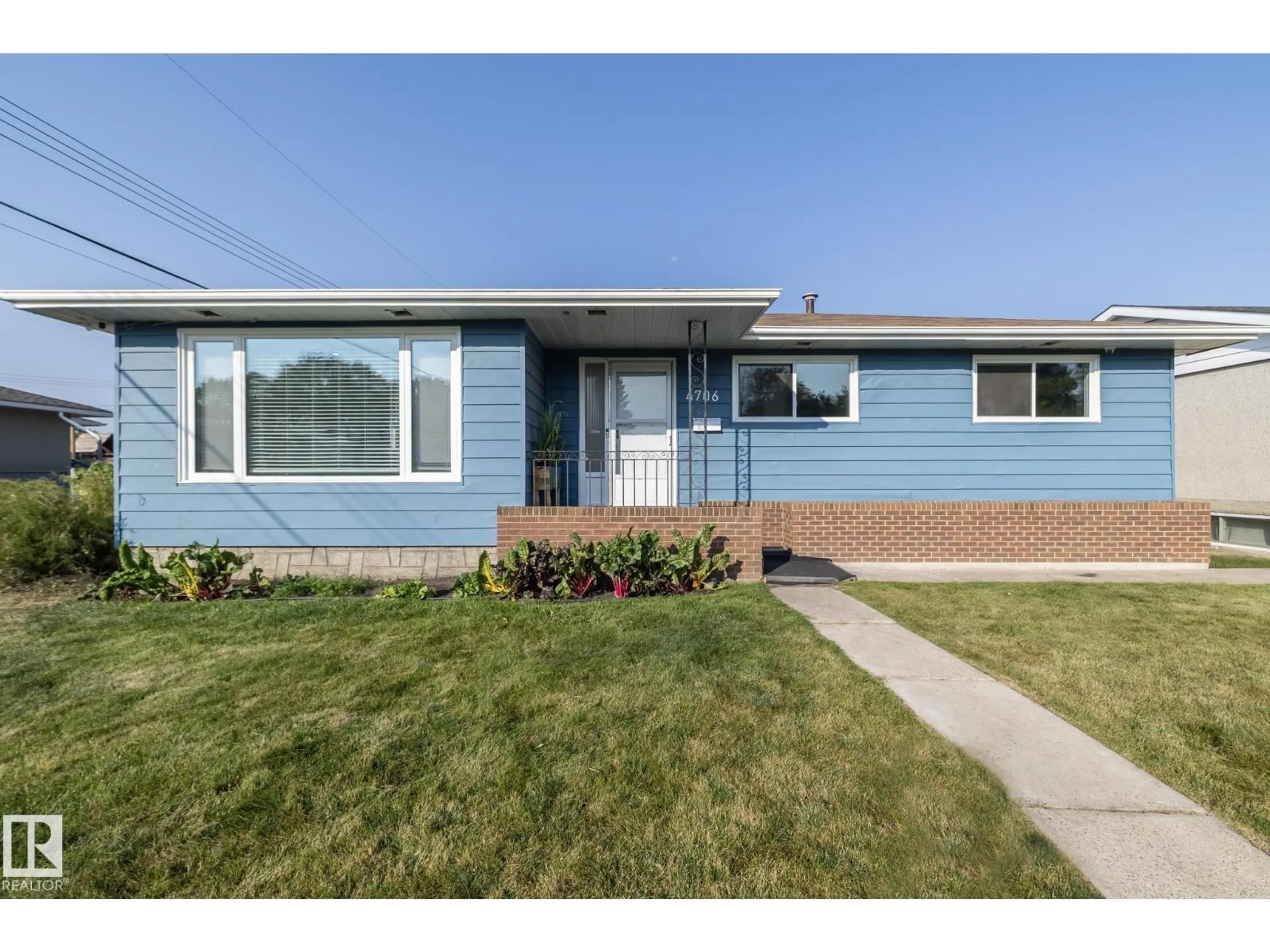 Home with vinyl exterior material, street for 4706 53 ST, Leduc Alberta T9E5E4