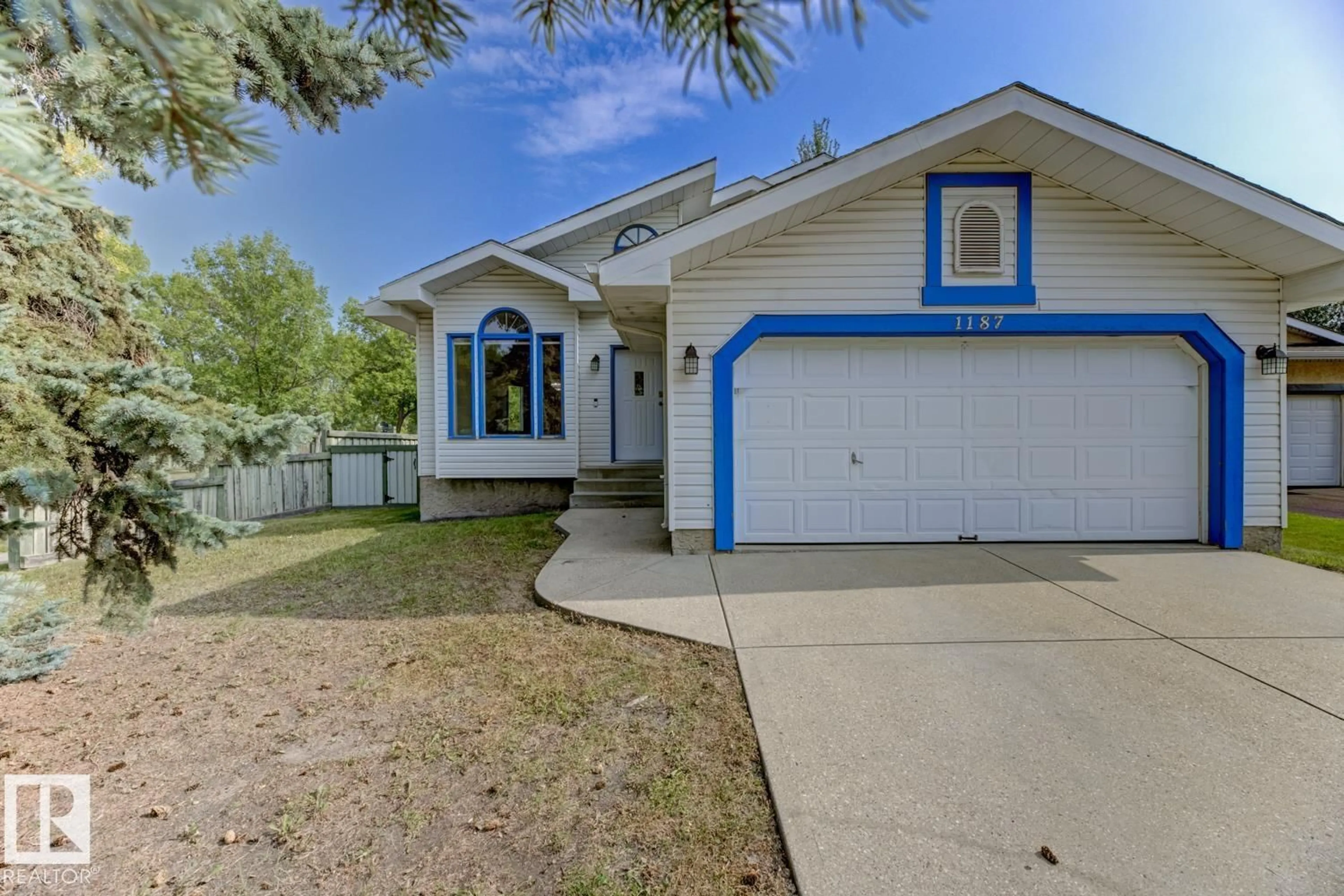 Home with vinyl exterior material, street for 1187 POTTER GREENS DR, Edmonton Alberta T5T5Y6