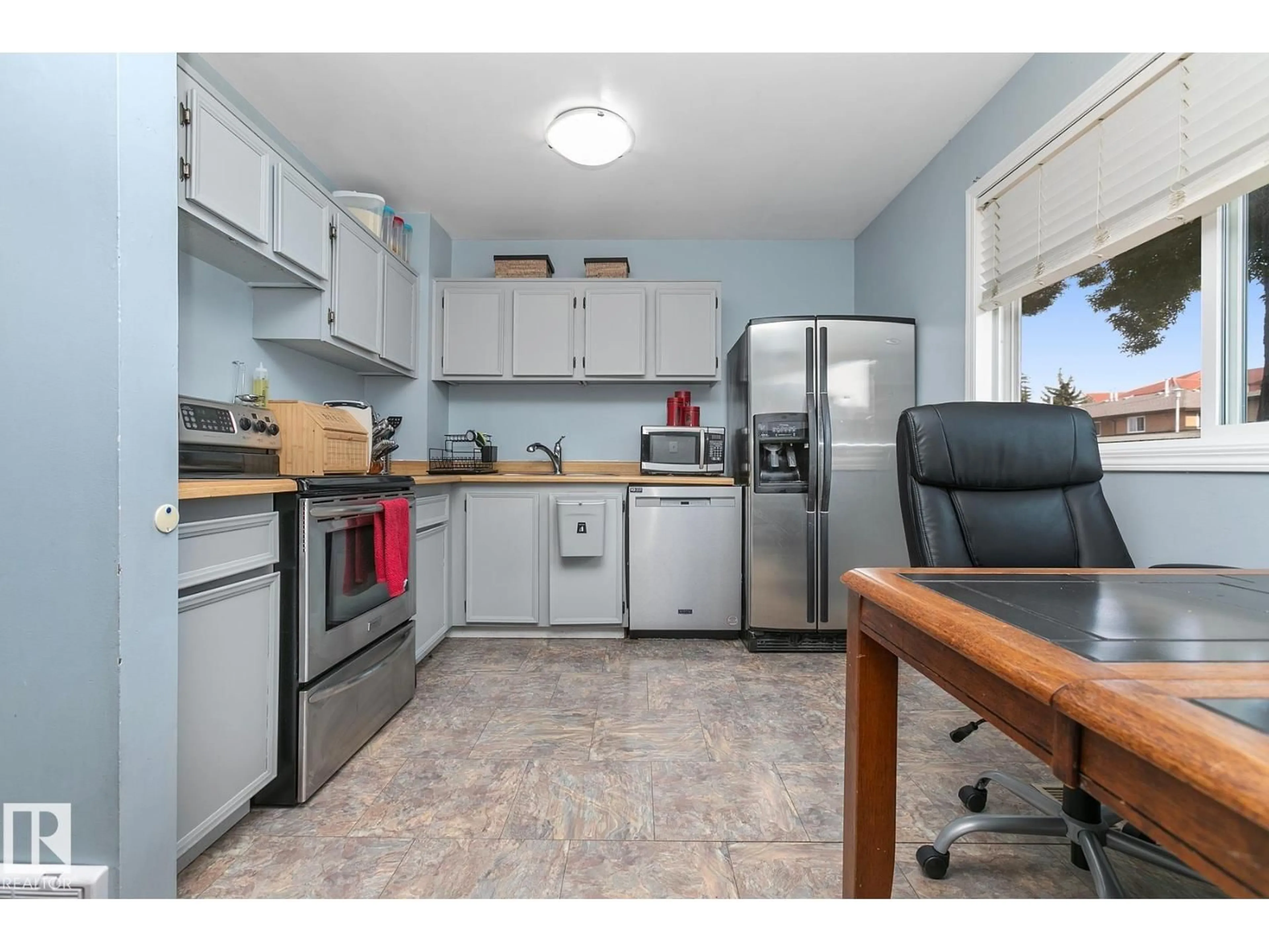 Standard kitchen, unknown for 125 WOODBOROUGH WY, Edmonton Alberta T5Y1N2