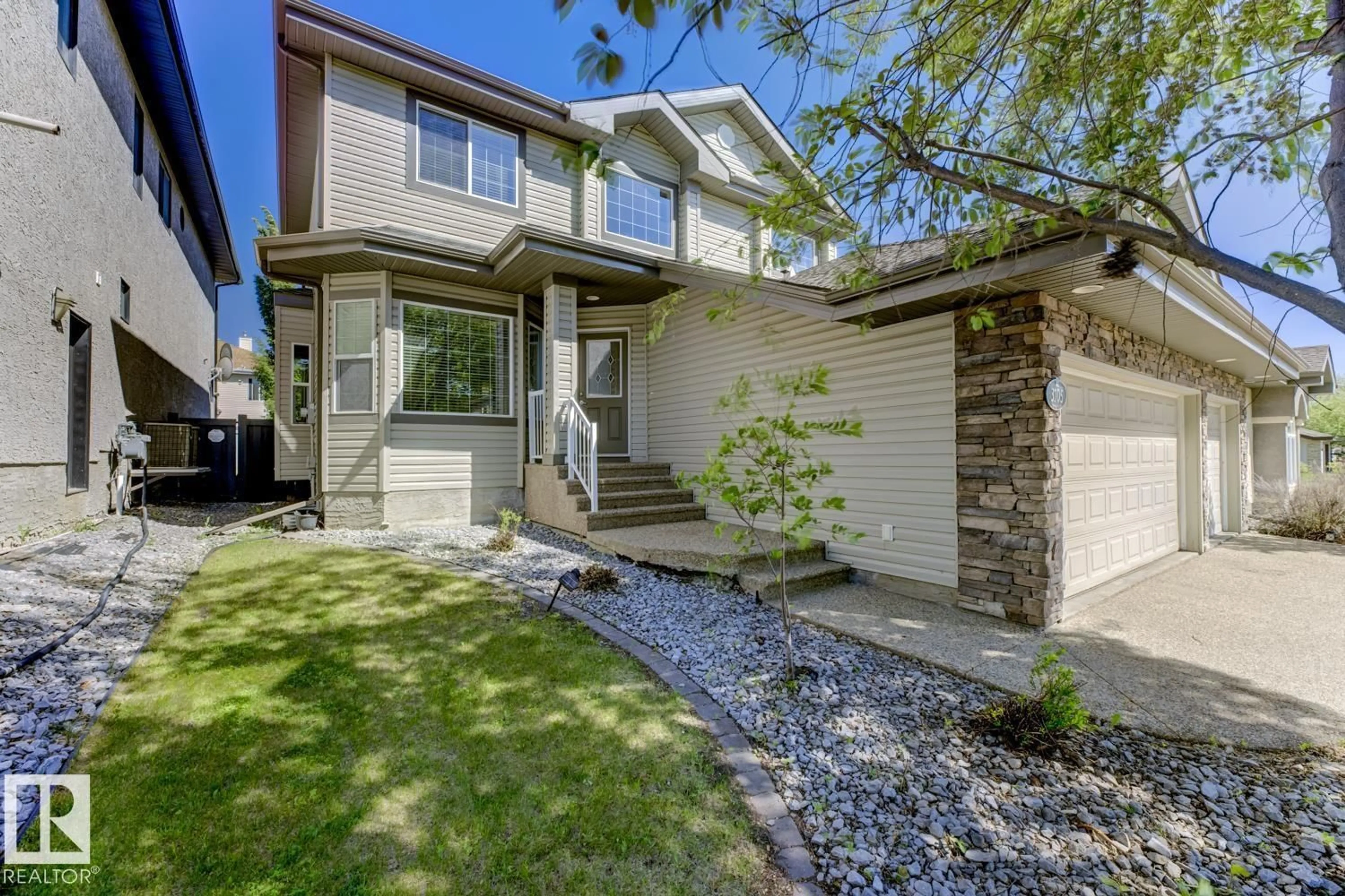 Home with vinyl exterior material, street for 3105 TREDGER PL, Edmonton Alberta T6R3P3