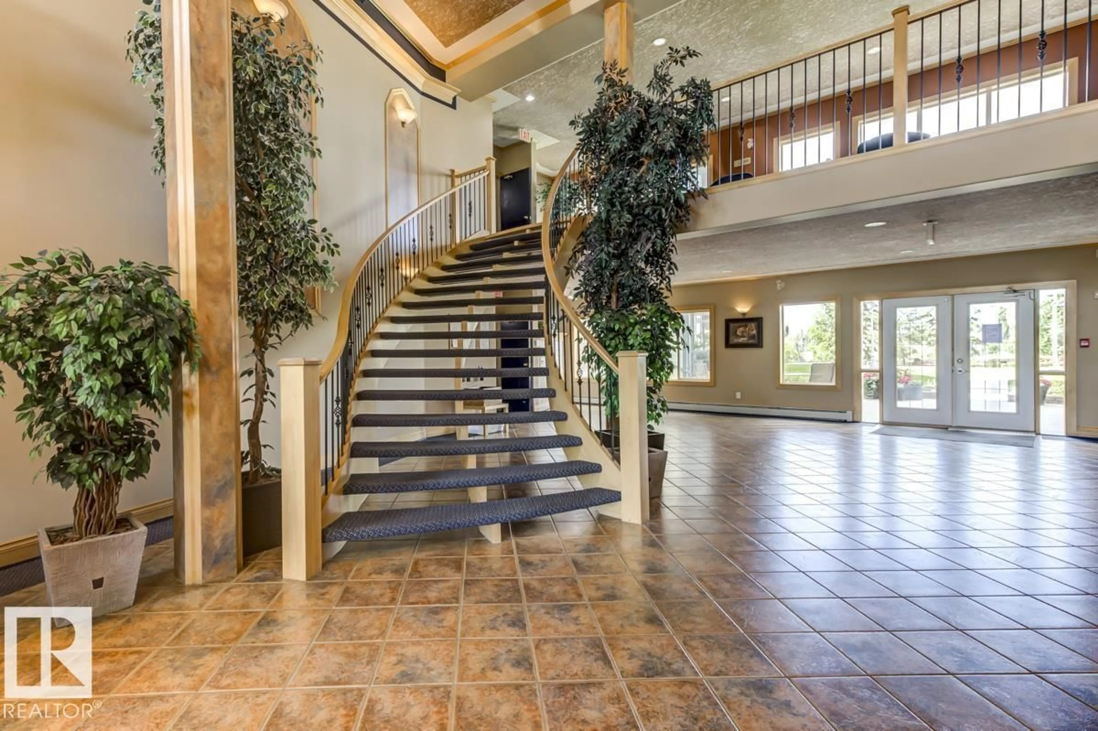 Indoor foyer for 100 - 318 FOXHAVEN DR, Sherwood Park Alberta T8A6B6