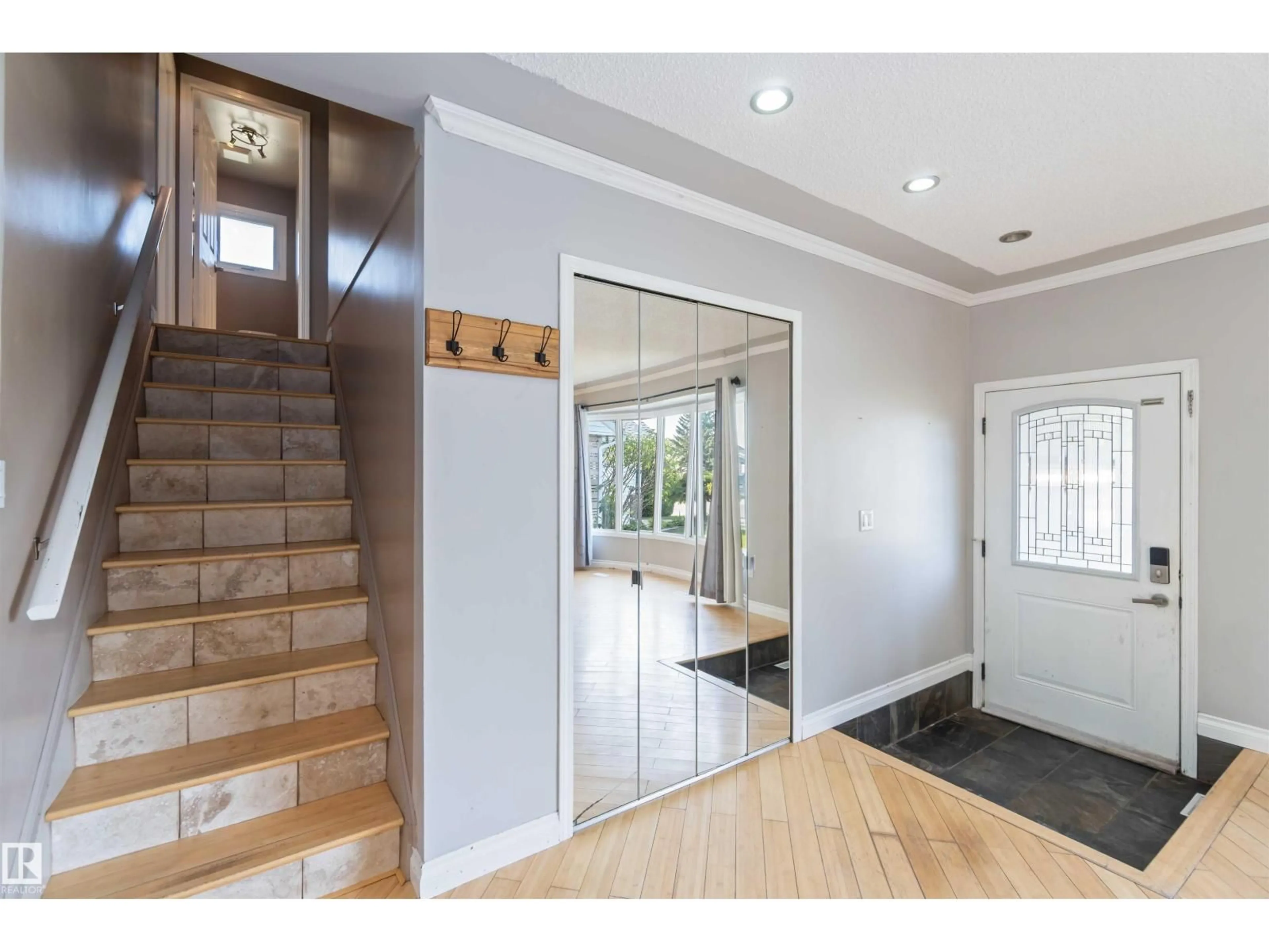 Indoor entryway for 5361 65 ST, Redwater Alberta T0A2W0