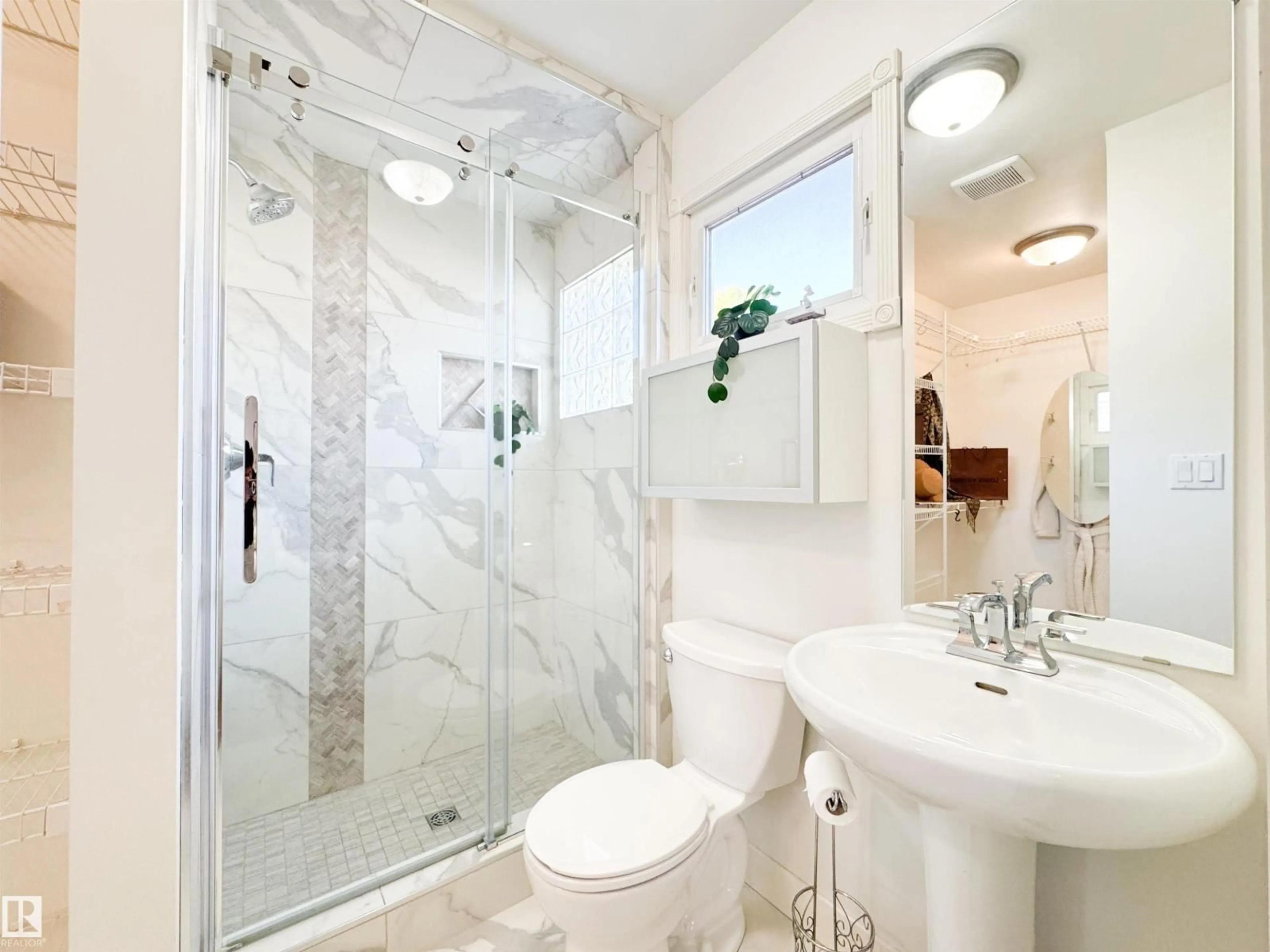 Contemporary bathroom, ceramic/tile floor for 17 LONGVIEW CR, St. Albert Alberta T8N2W1