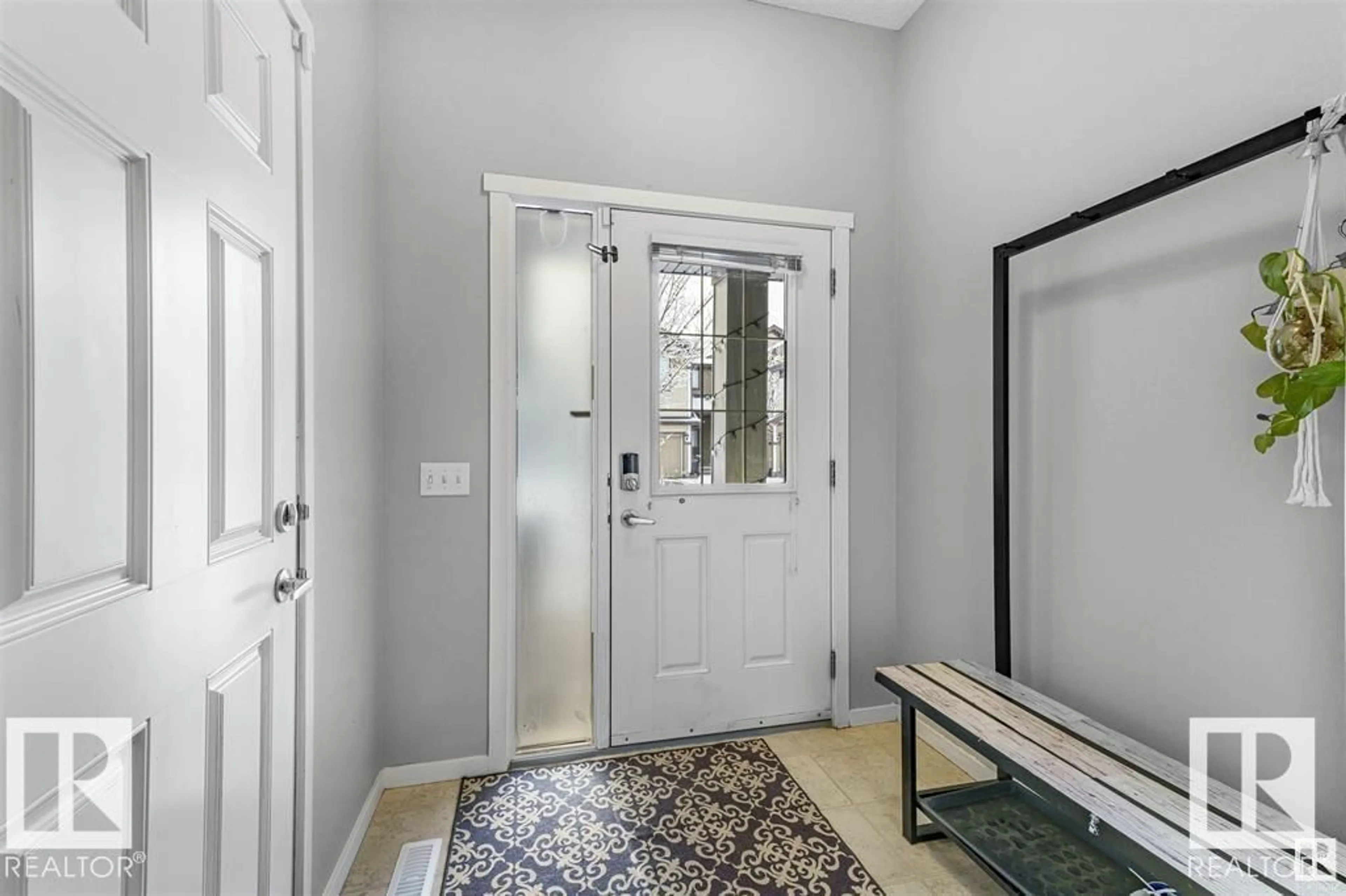 Indoor entryway for 8209 - 54 217 ST, Edmonton Alberta T5T6Z4